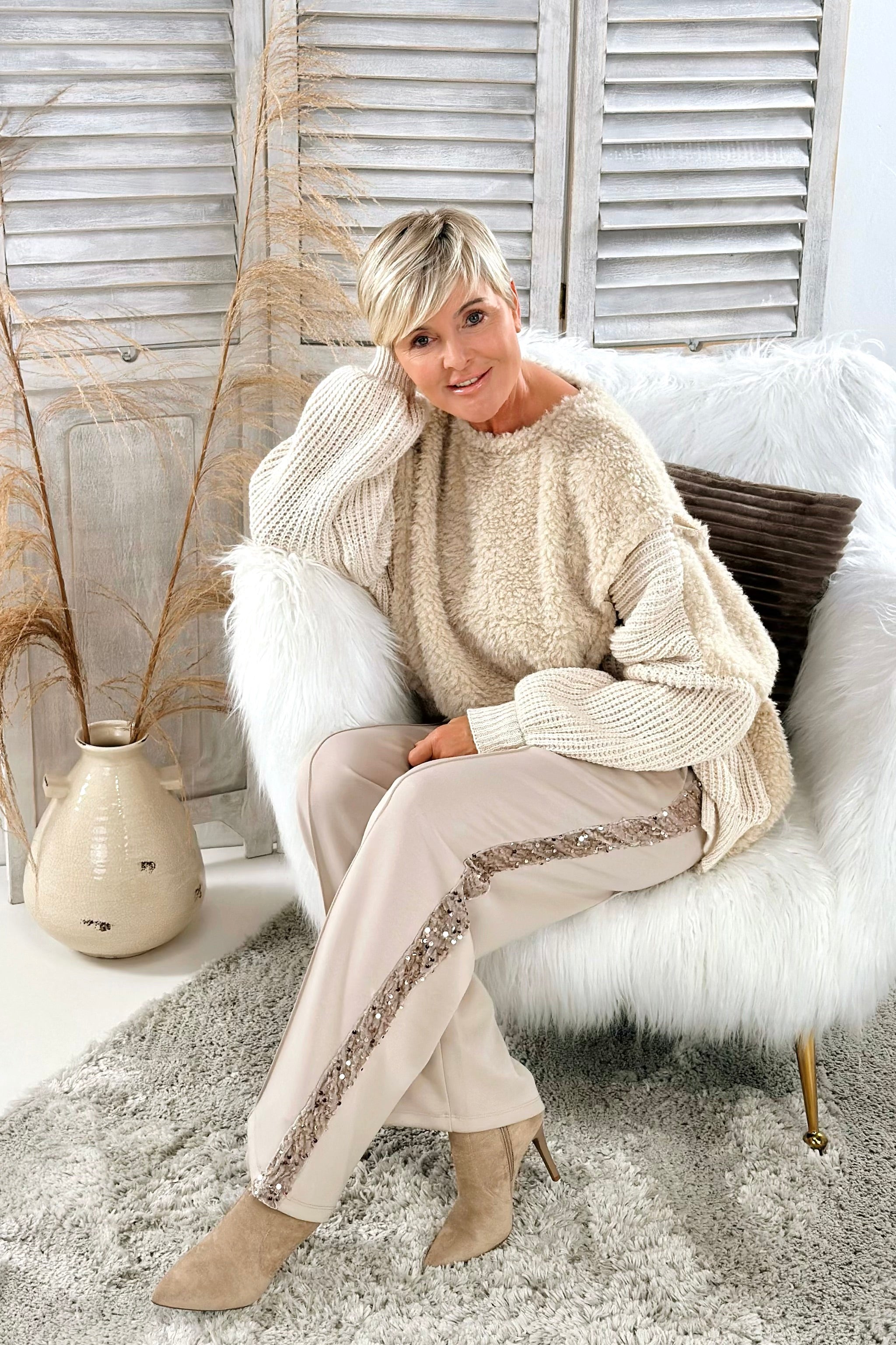 Cozy Hose mit seitlichen Glitzerstreifen, taupe