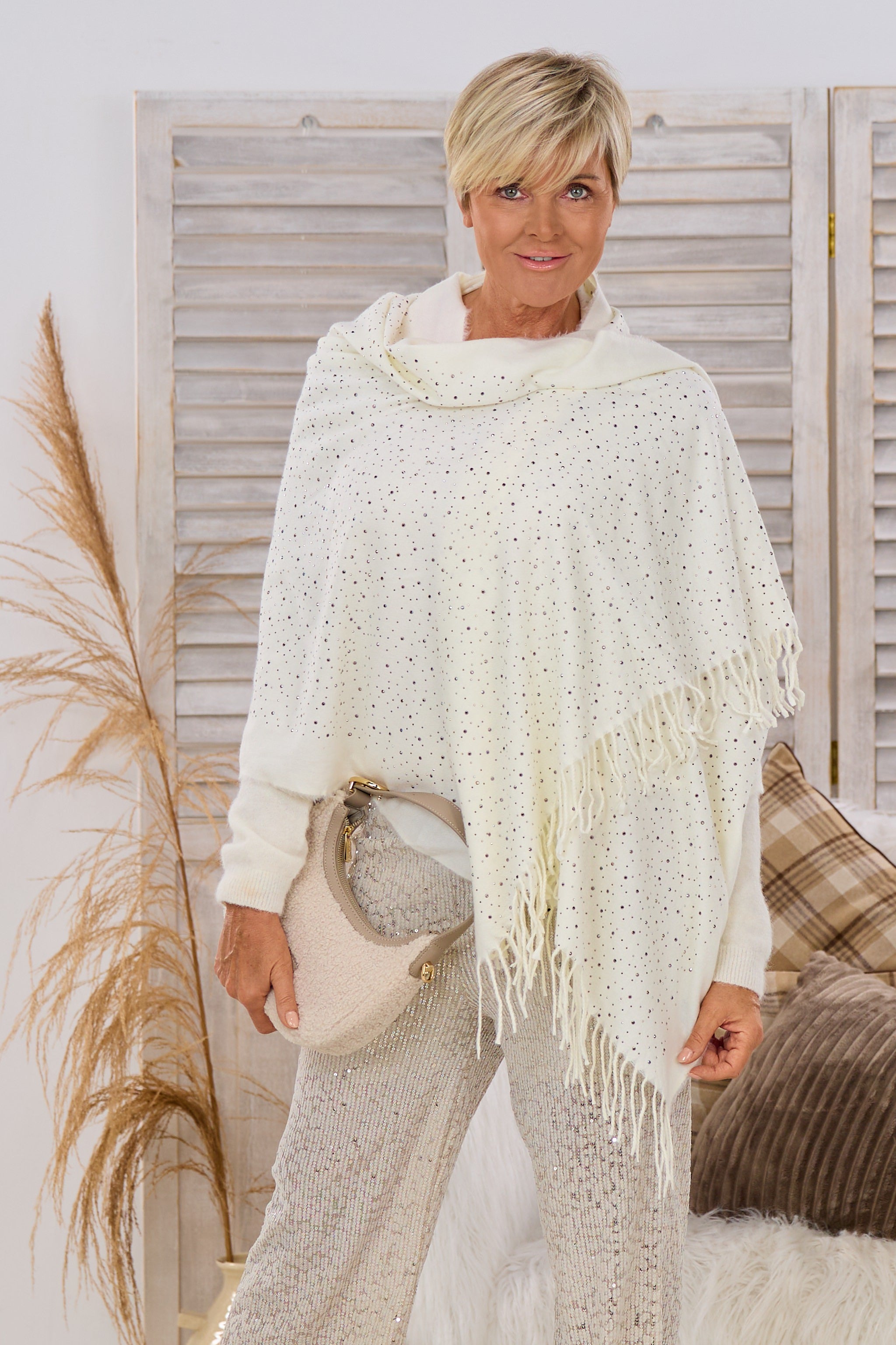 Fransenschal mit Glitzersteinchen, creme-silber