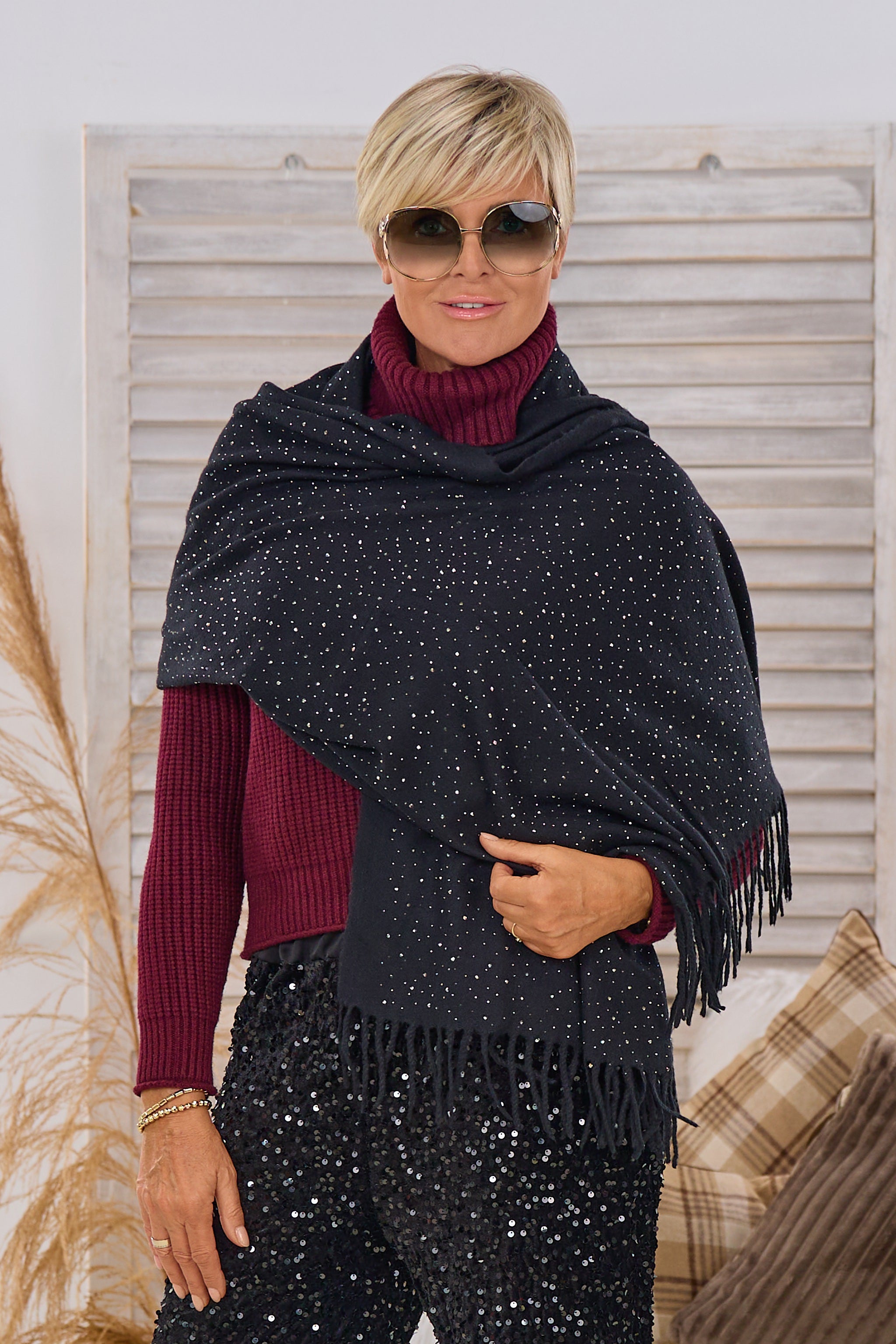 Fransenschal mit Glitzersteinchen, schwarz-silber