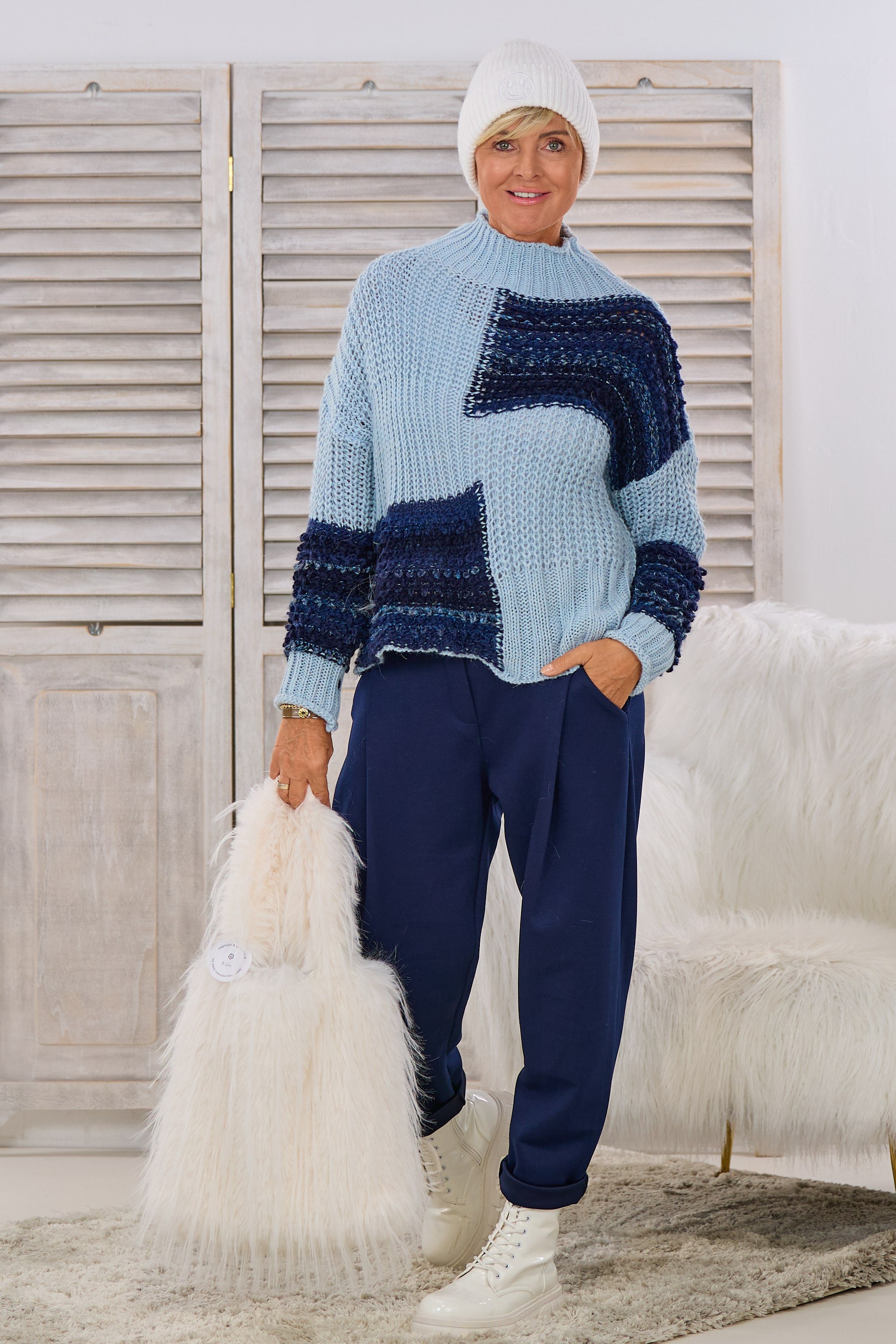 Strickpulli mit Bouclé und Patentmuster, hellblau-blau