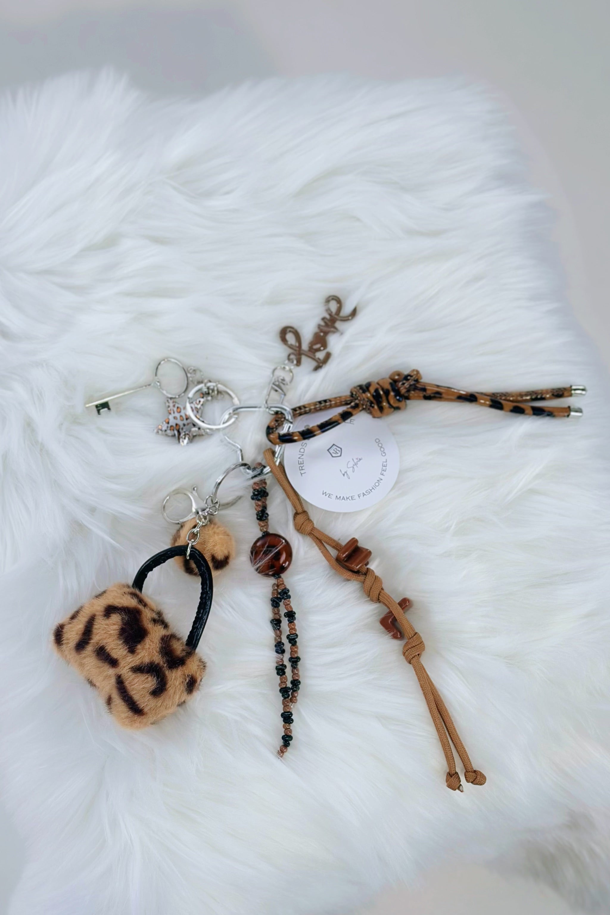 Anhänger Love- Felltasche, leo