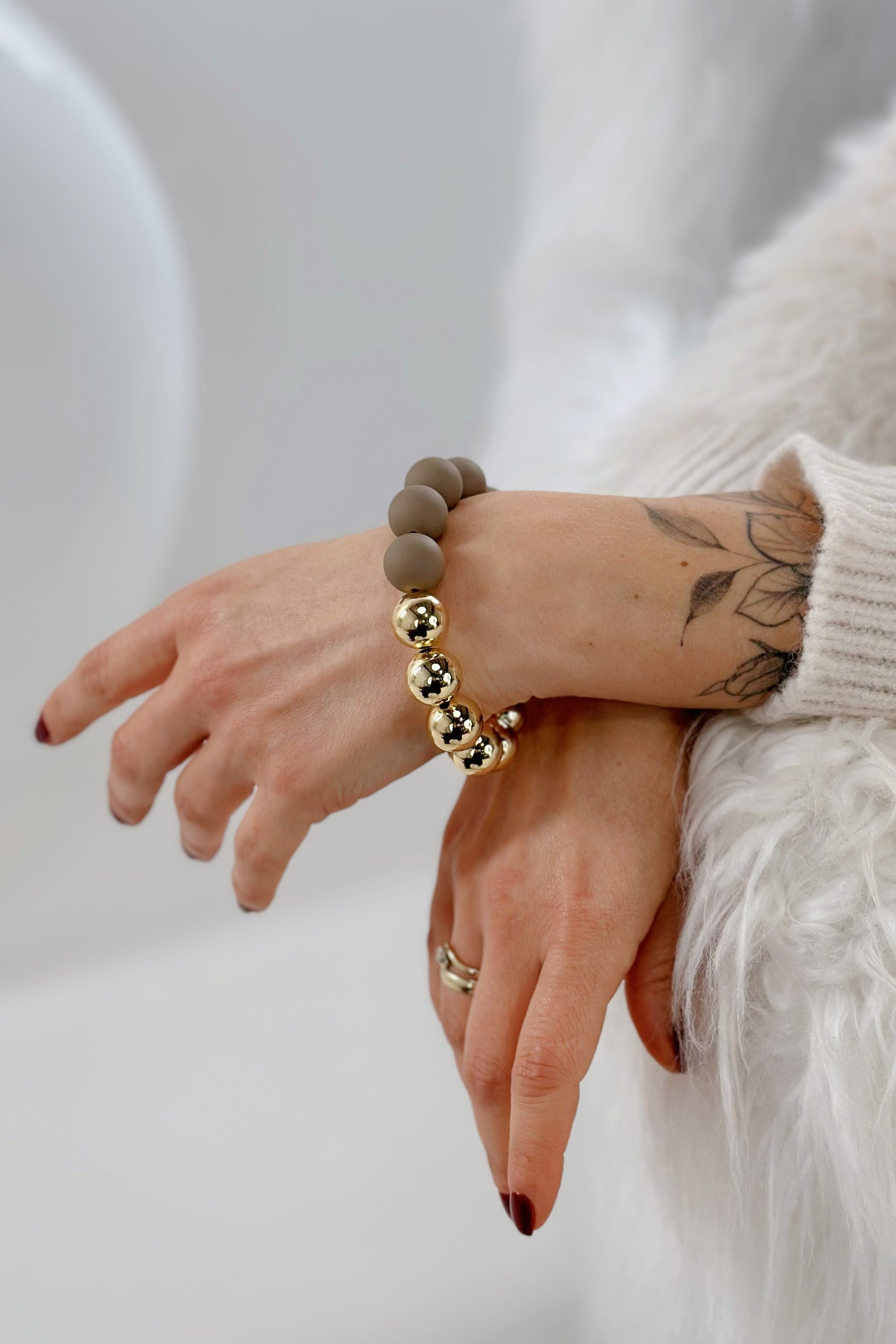 Bi-Color Perlenarmband, matt, taupe-gold