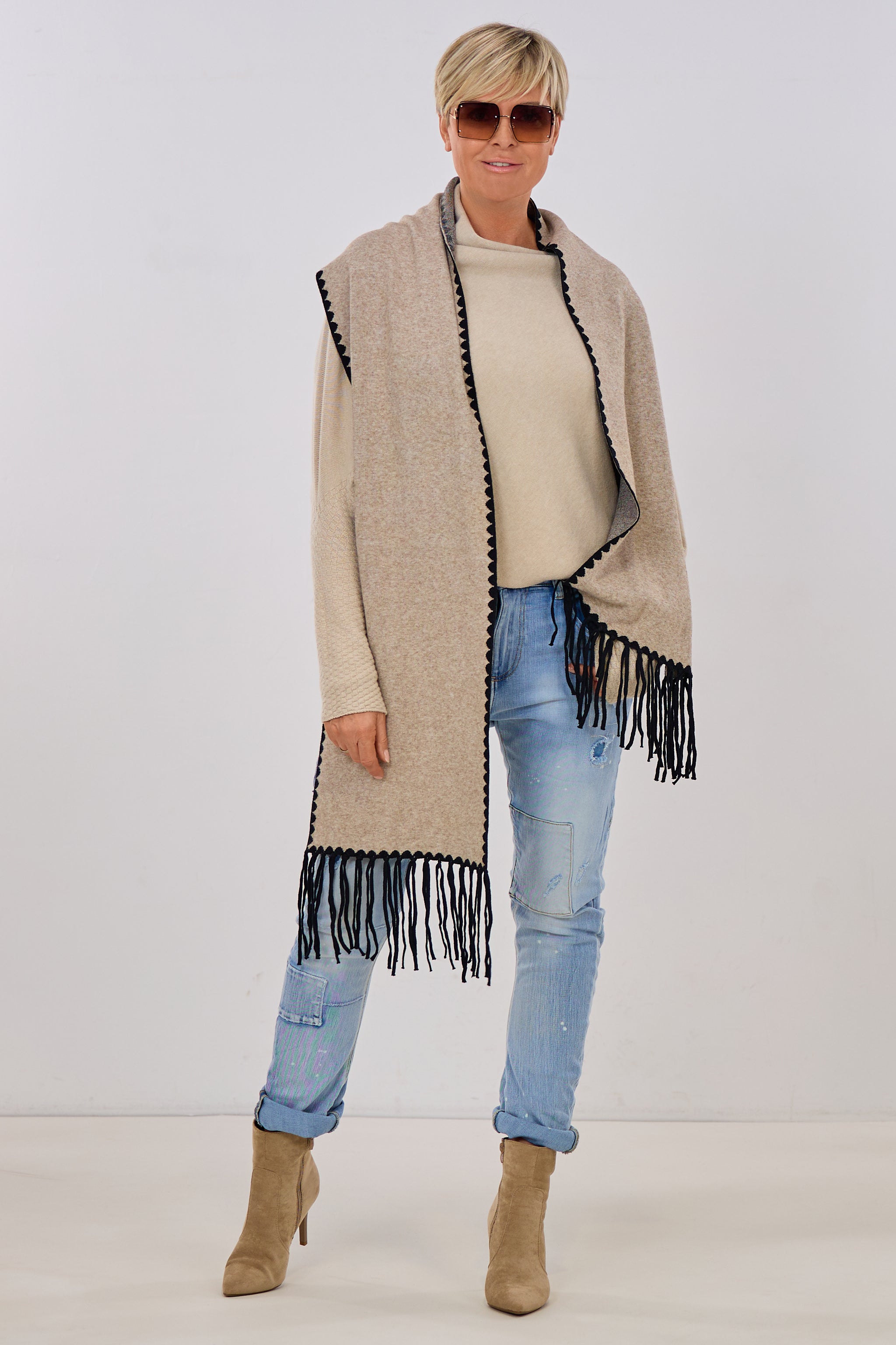 Fransenschal mit schwarzem Muster, beige-schwarz