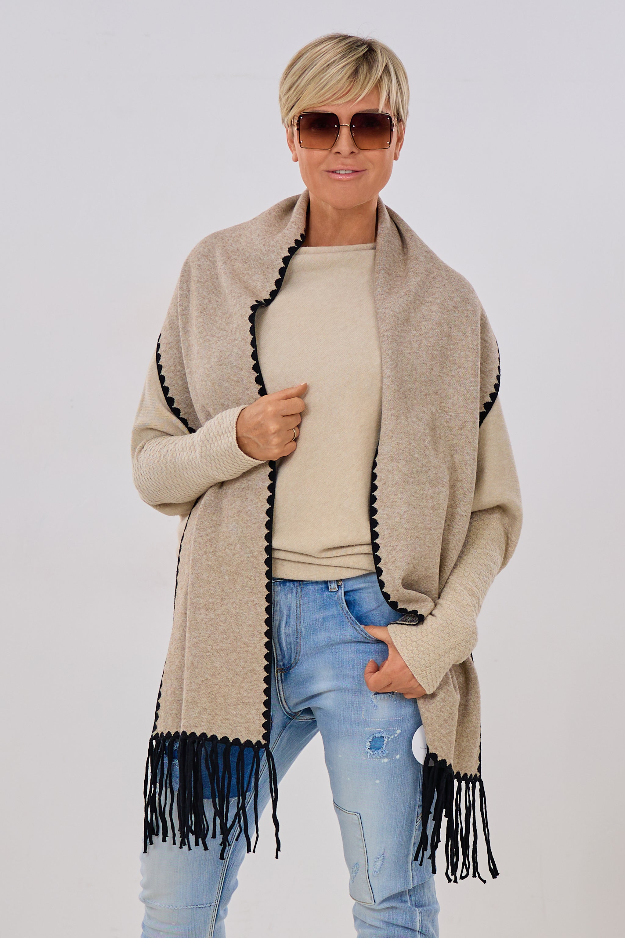 Fransenschal mit schwarzem Muster, beige-schwarz