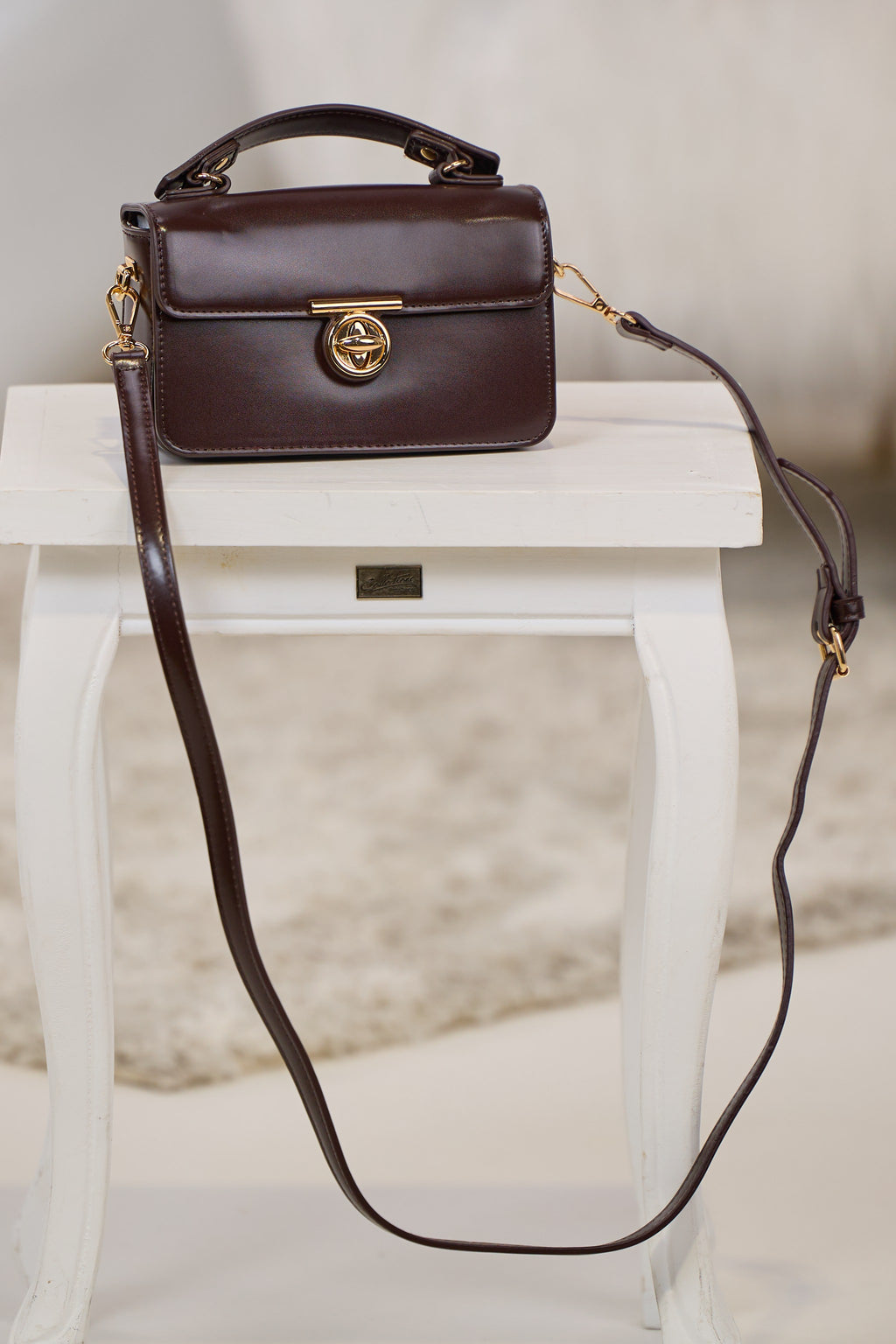 elegante Tasche mit Drehverschluss, dunkelbraun-gold