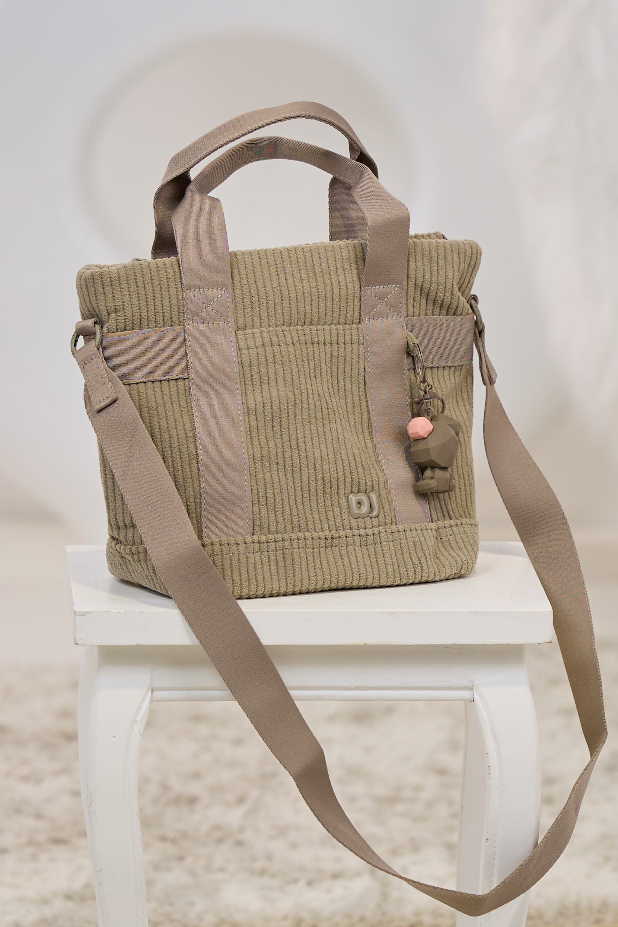 Cord Tasche mit Anhänger, stein