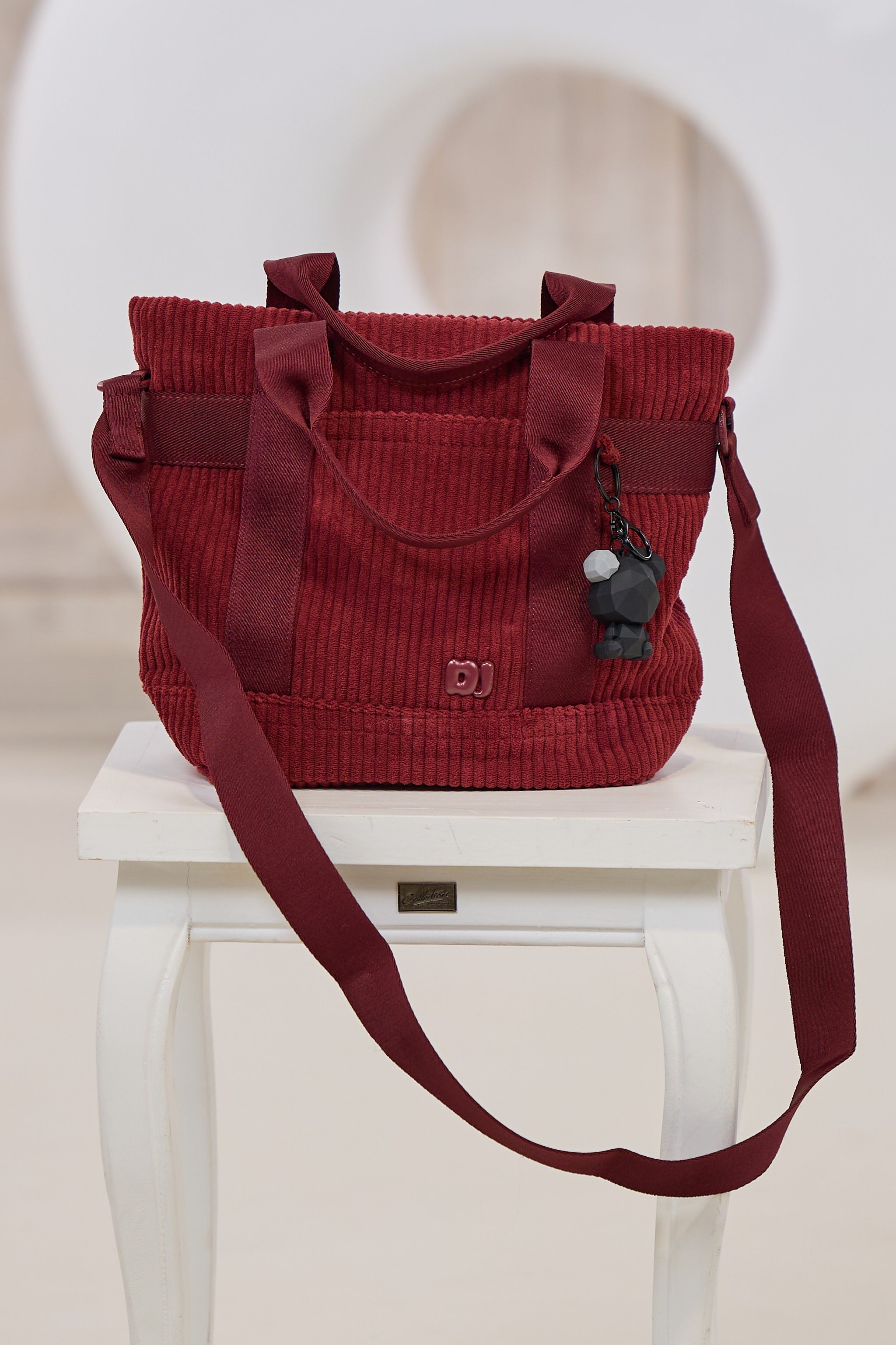 Cord Tasche mit Anhänger, bordeaux