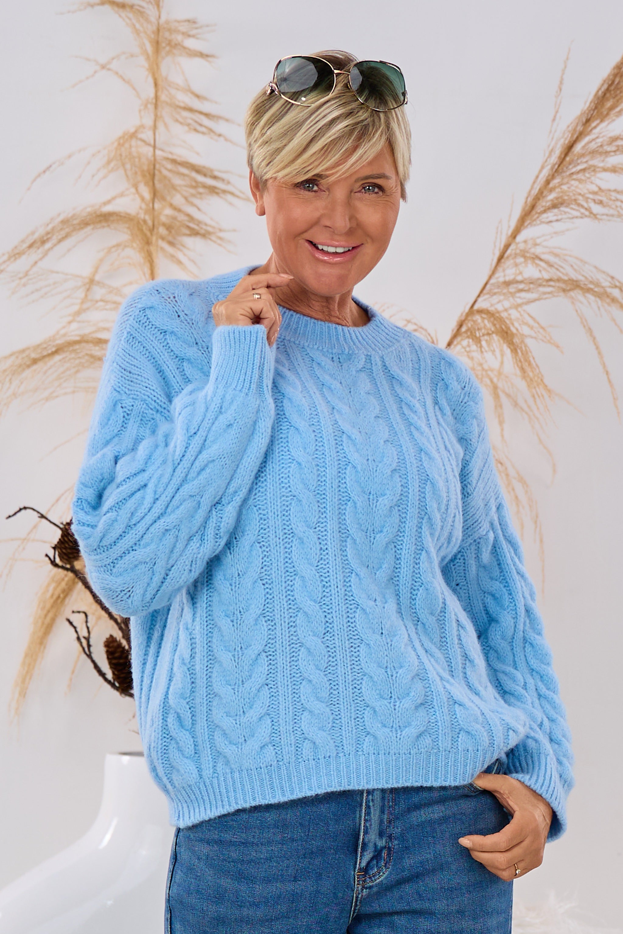 Strickpulli mit Zopfmuster, hellblau