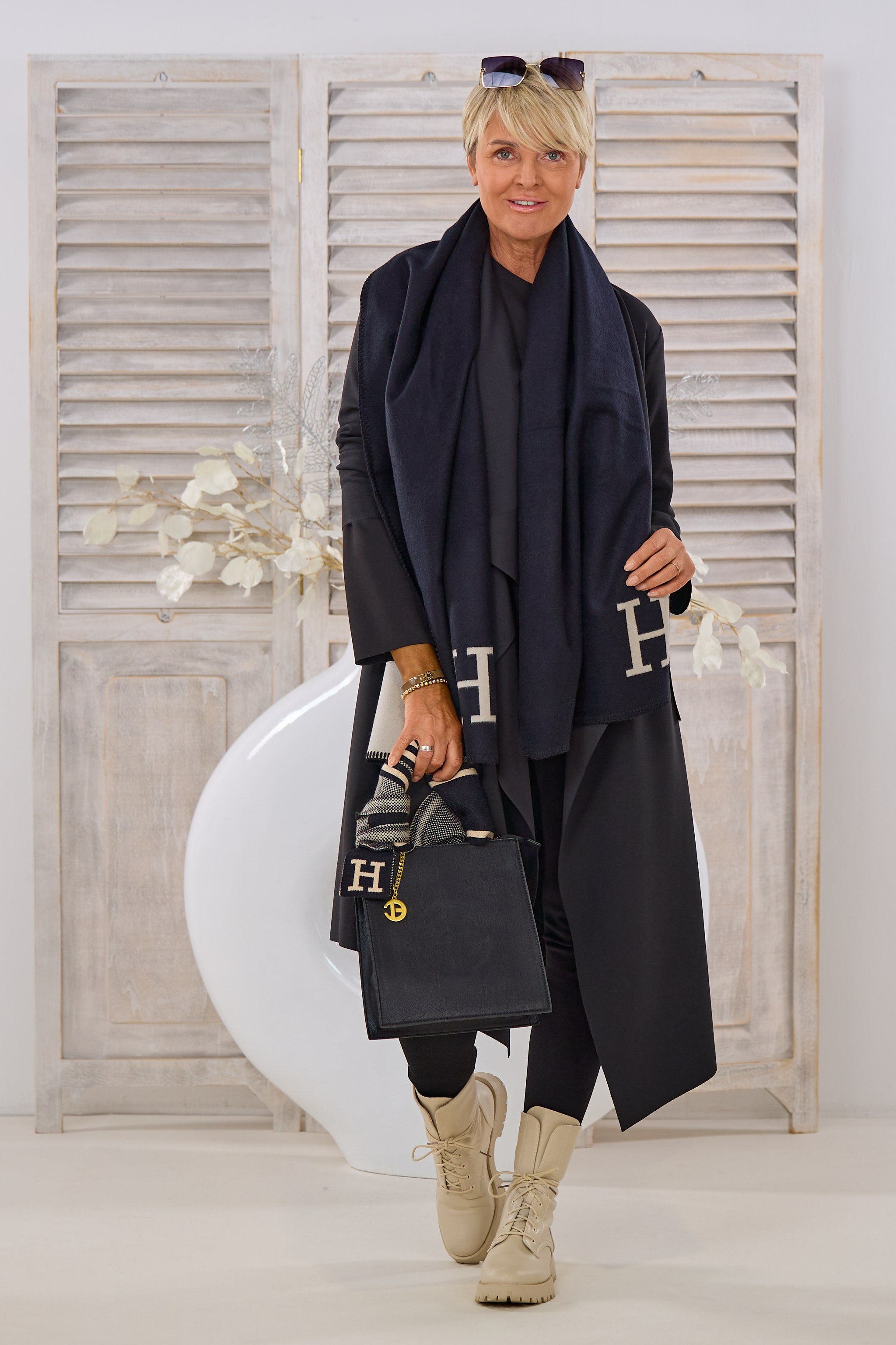 Stylischer Schal, schwarz-beige