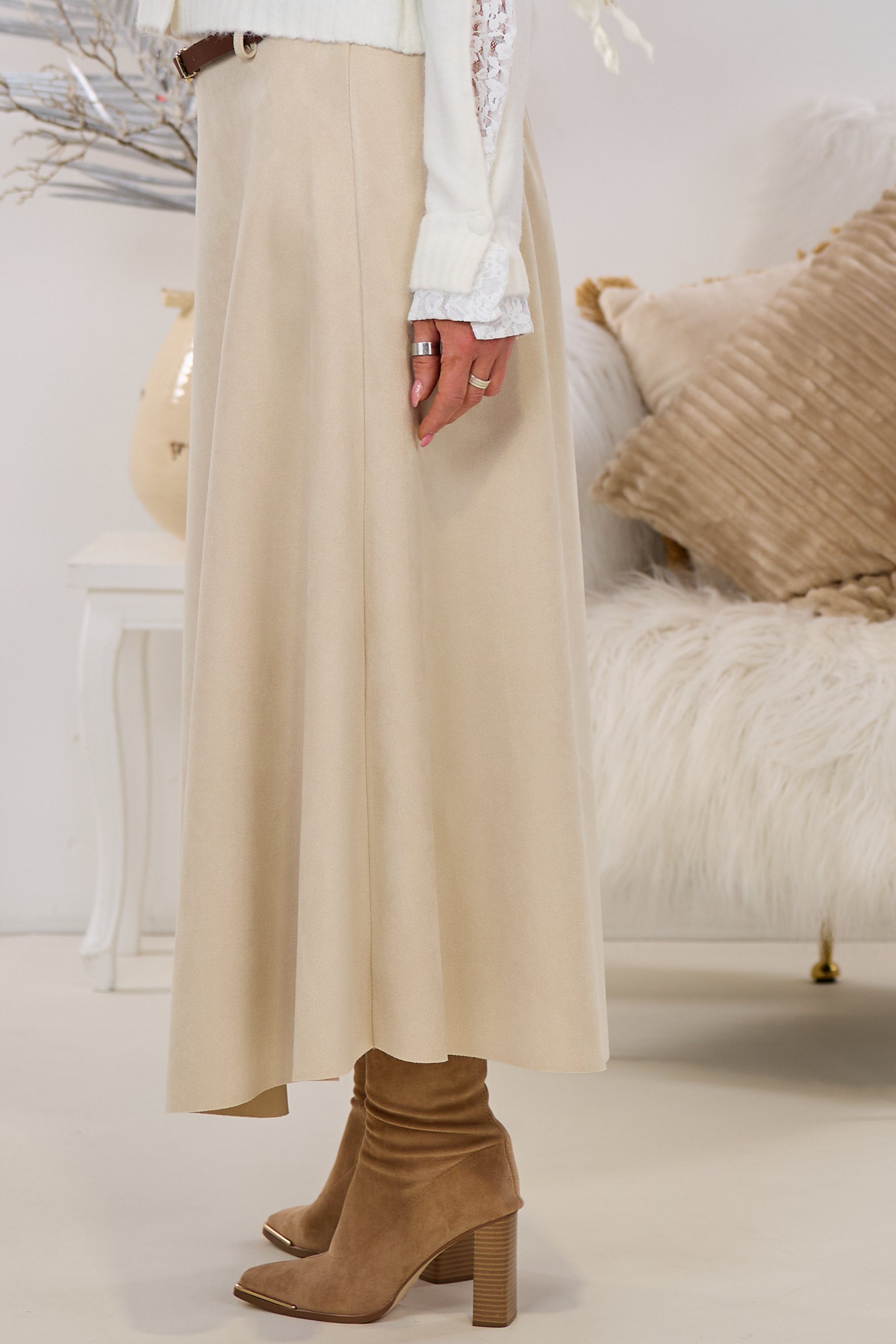 Langer Rock mit Gürtel in Veloursleder-Optik, beige