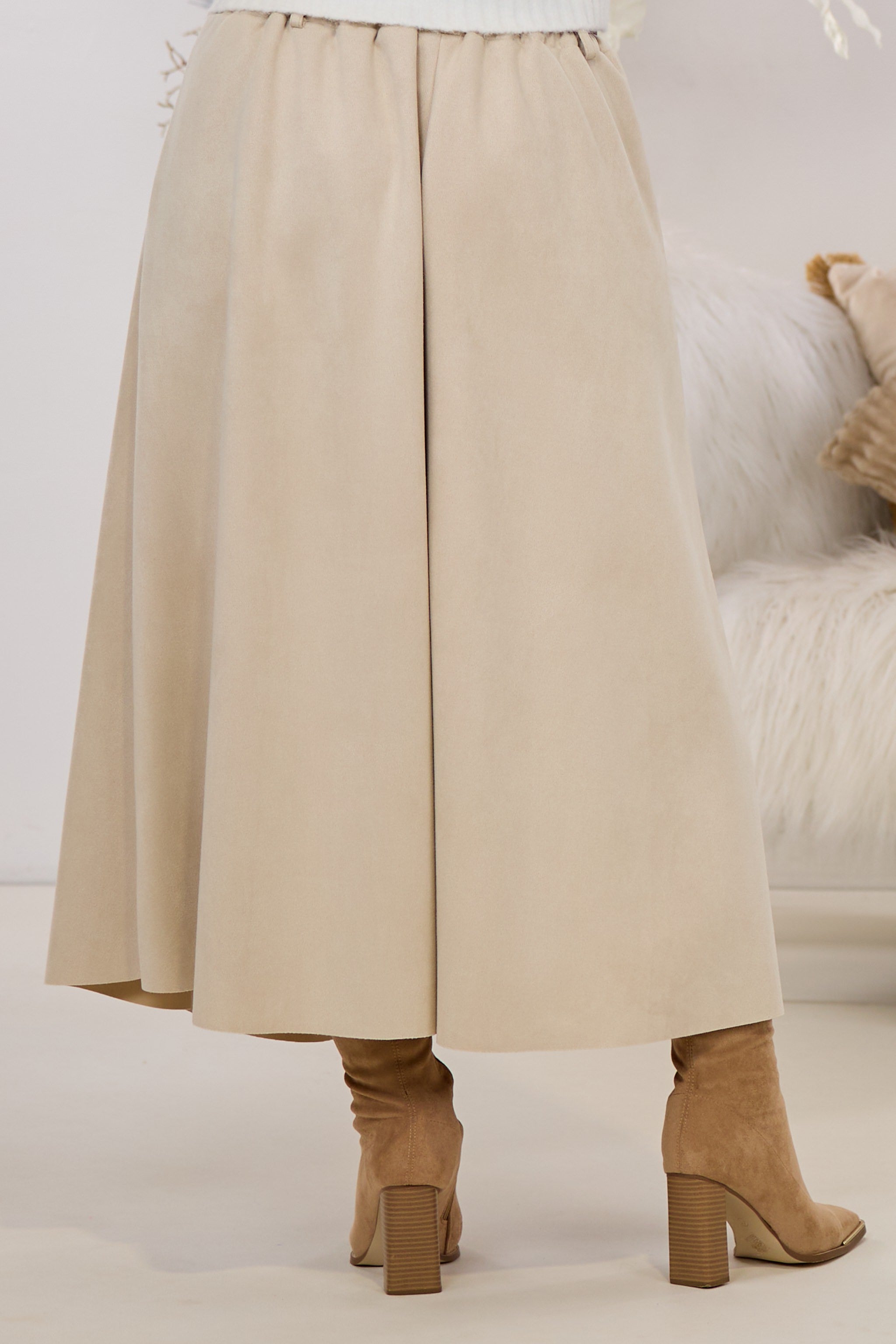 Langer Rock mit Gürtel in Veloursleder-Optik, beige