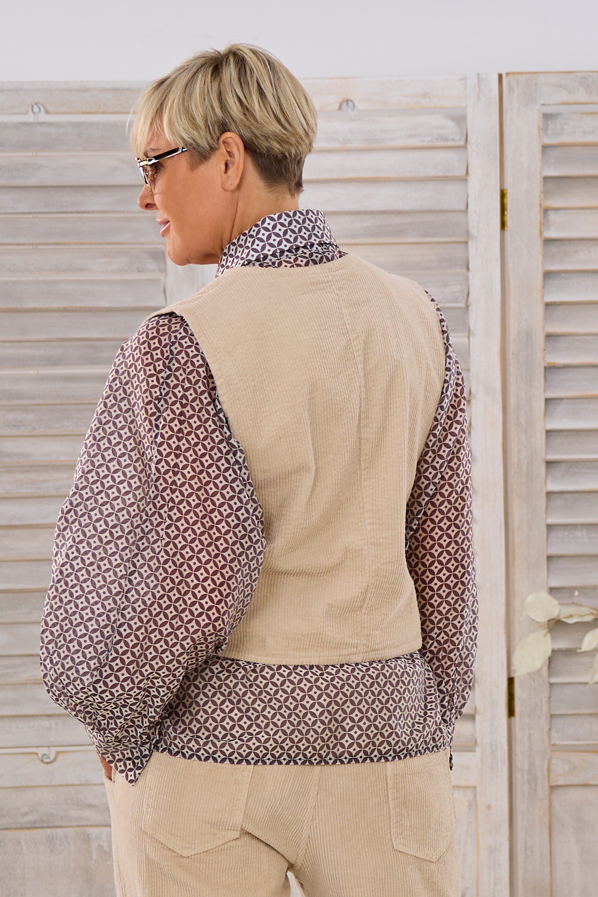 Cordweste mit V-Ausschnitt, beige