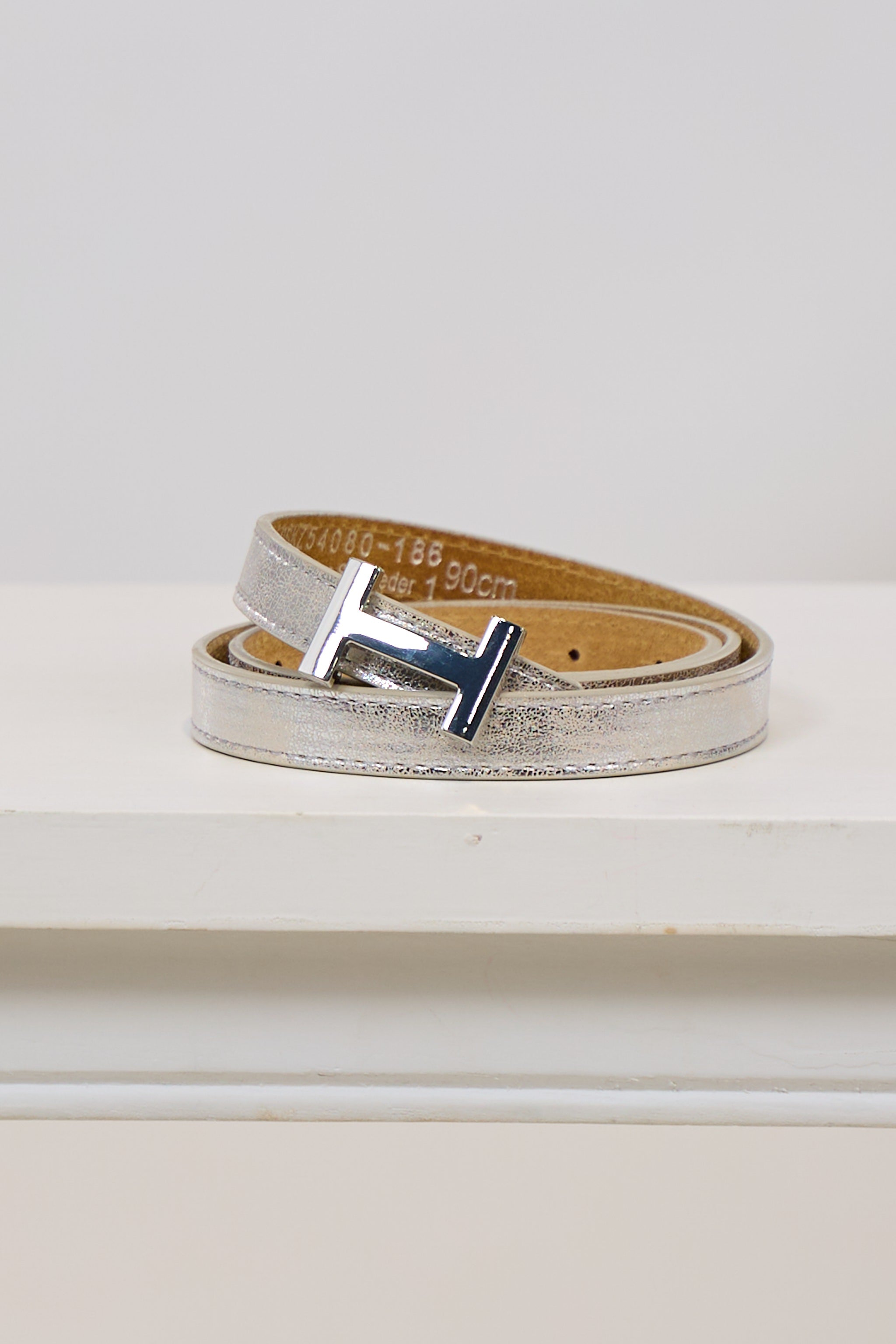 Schmaler Ledergürtel mit silberner Schnalle, silber