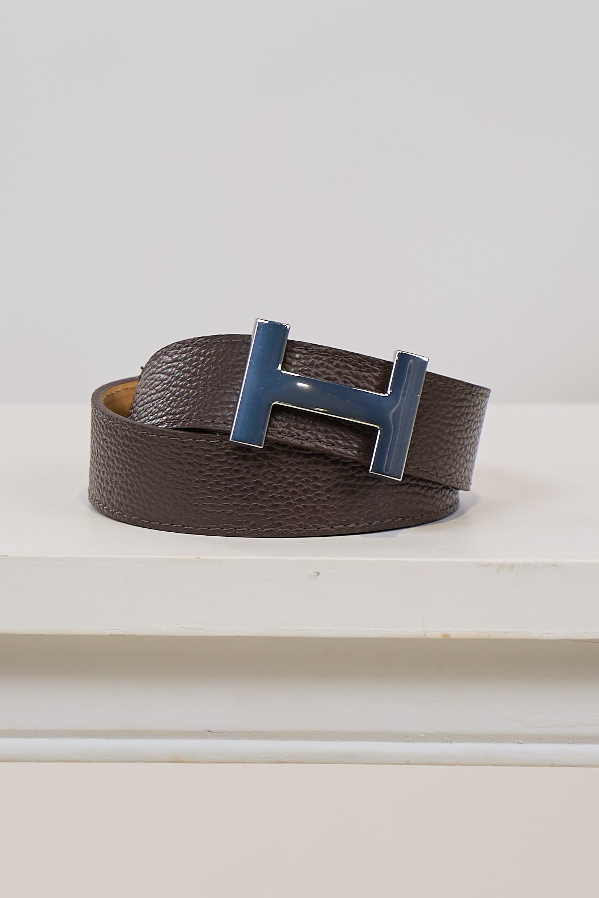 Ledergürtel mit silberner Schnalle, braun