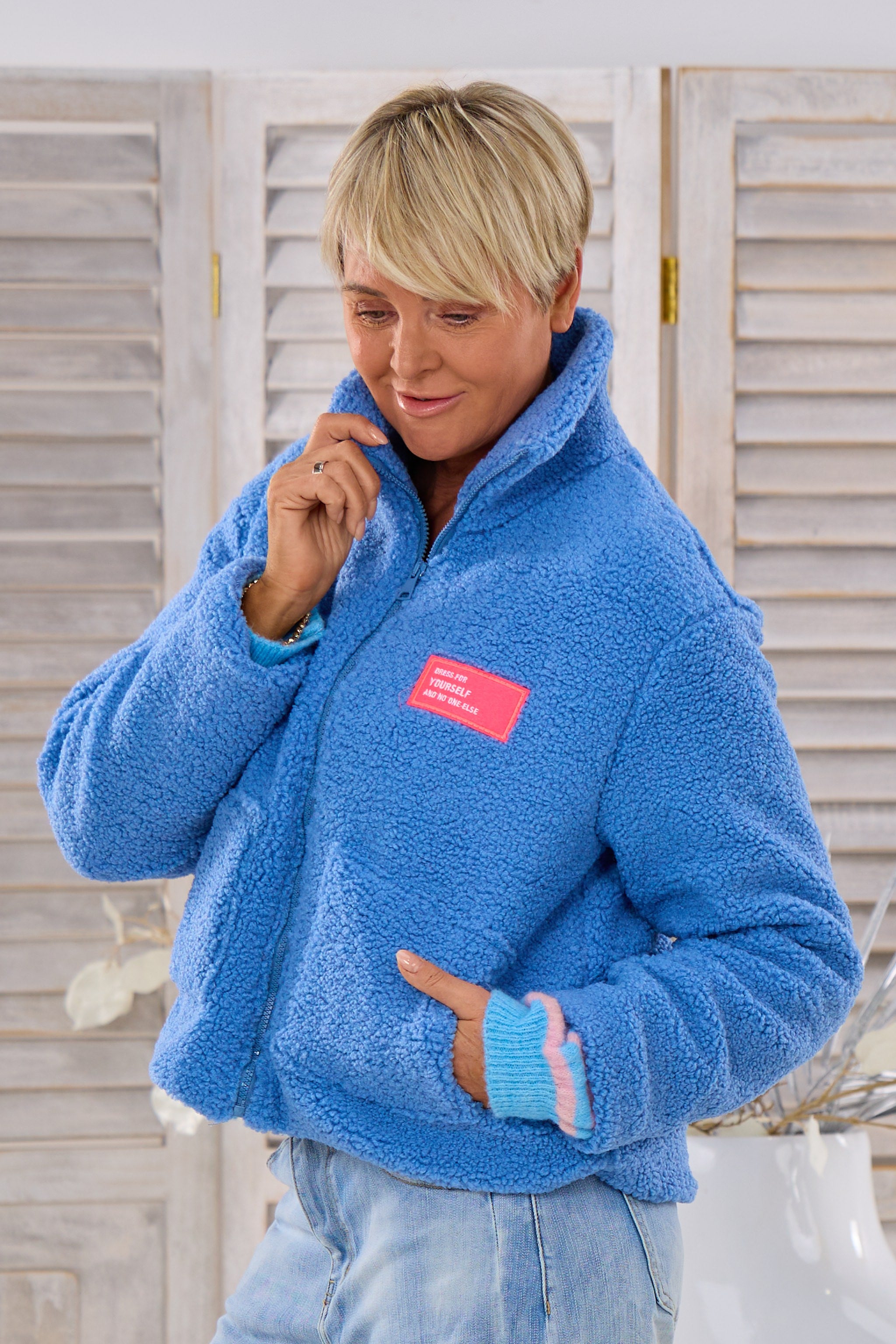 Stylische Teddyjacke mit Patch, blau