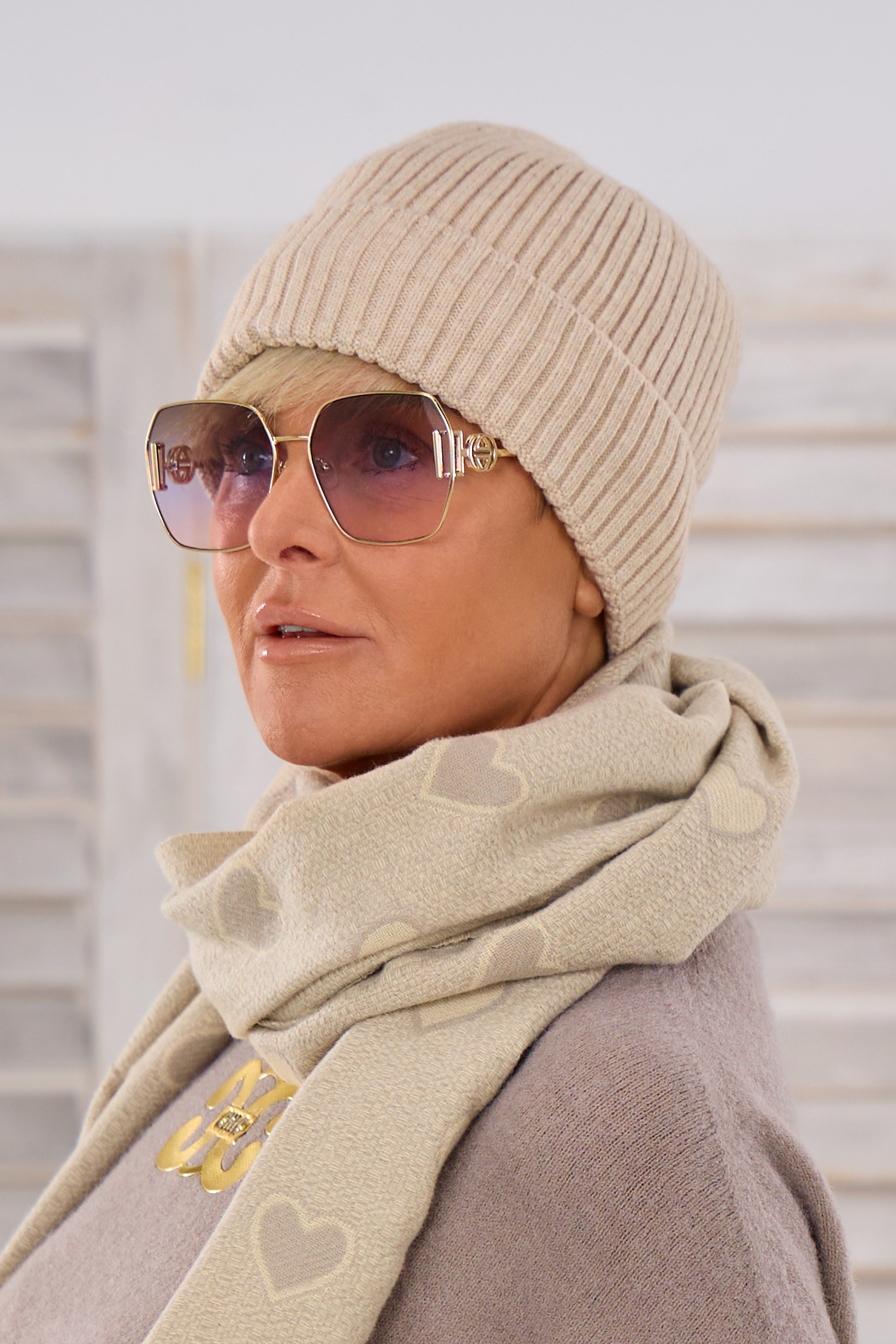 gefütterte Mütze mit breitem Umschlag, beige