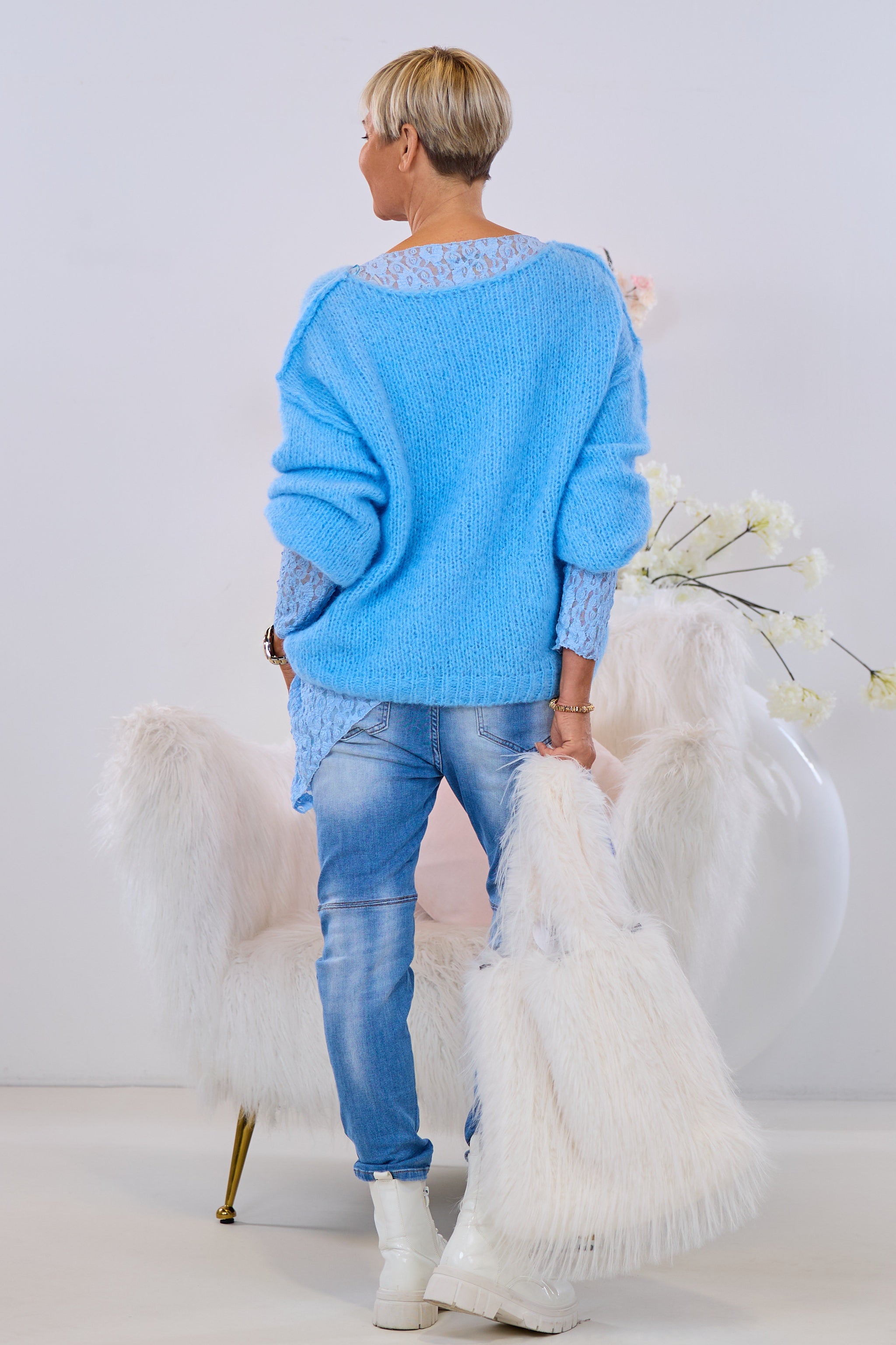 Grobstrick Pullover mit außenliegenden Nähten, hellblau