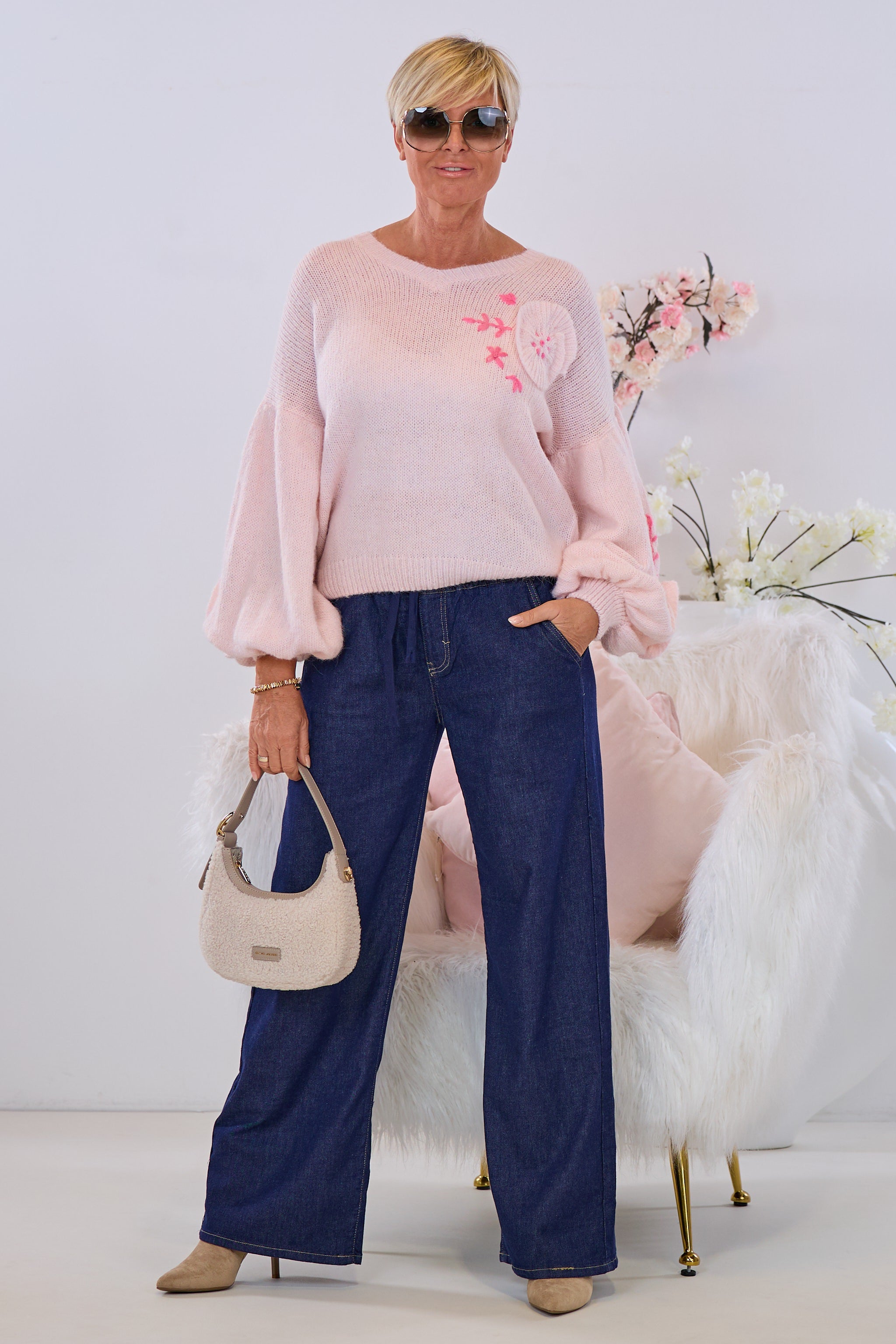 Strickpulli mit Blumen Applikationen, rosa