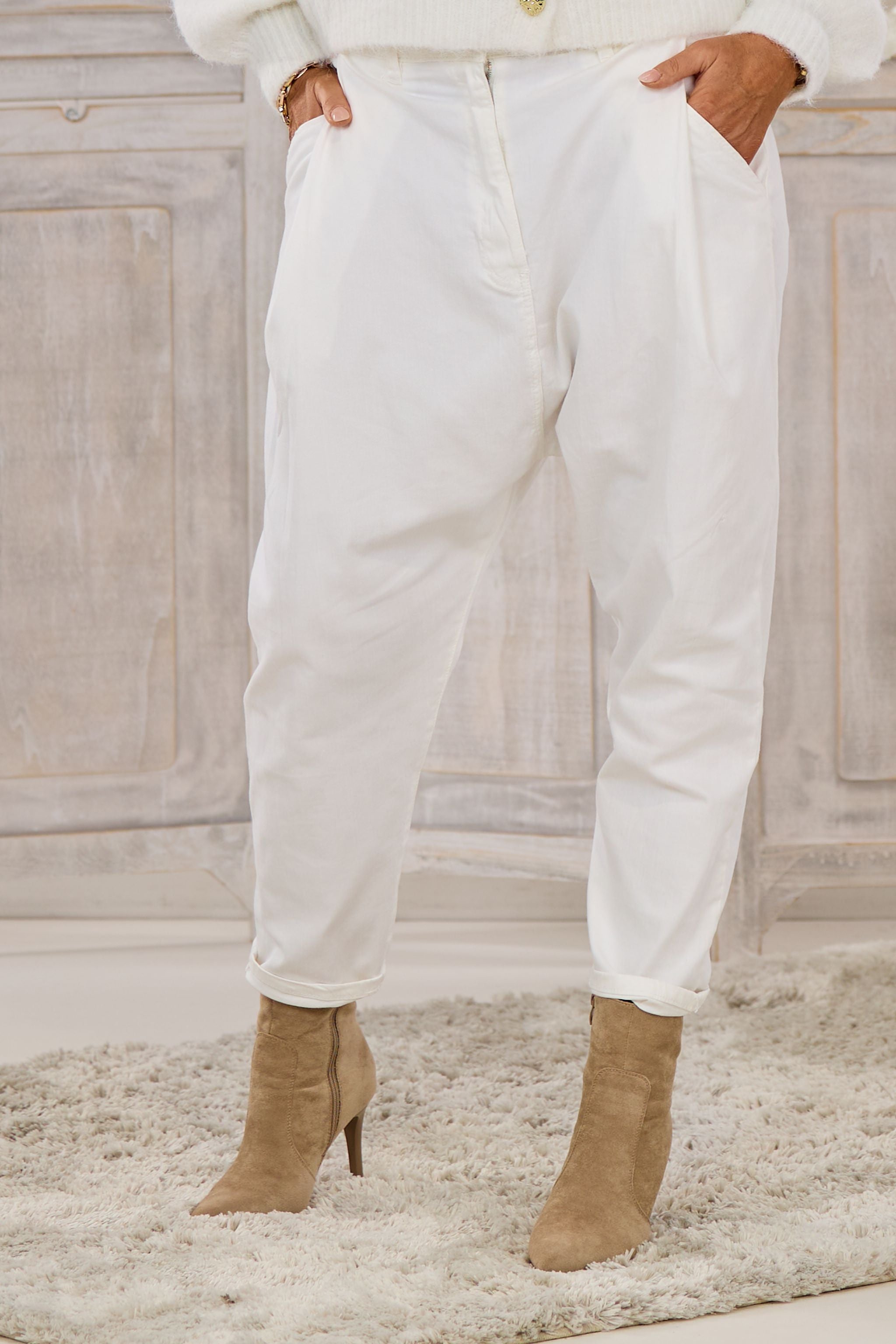 Baggy Jeans mit Bundfalten, weiß