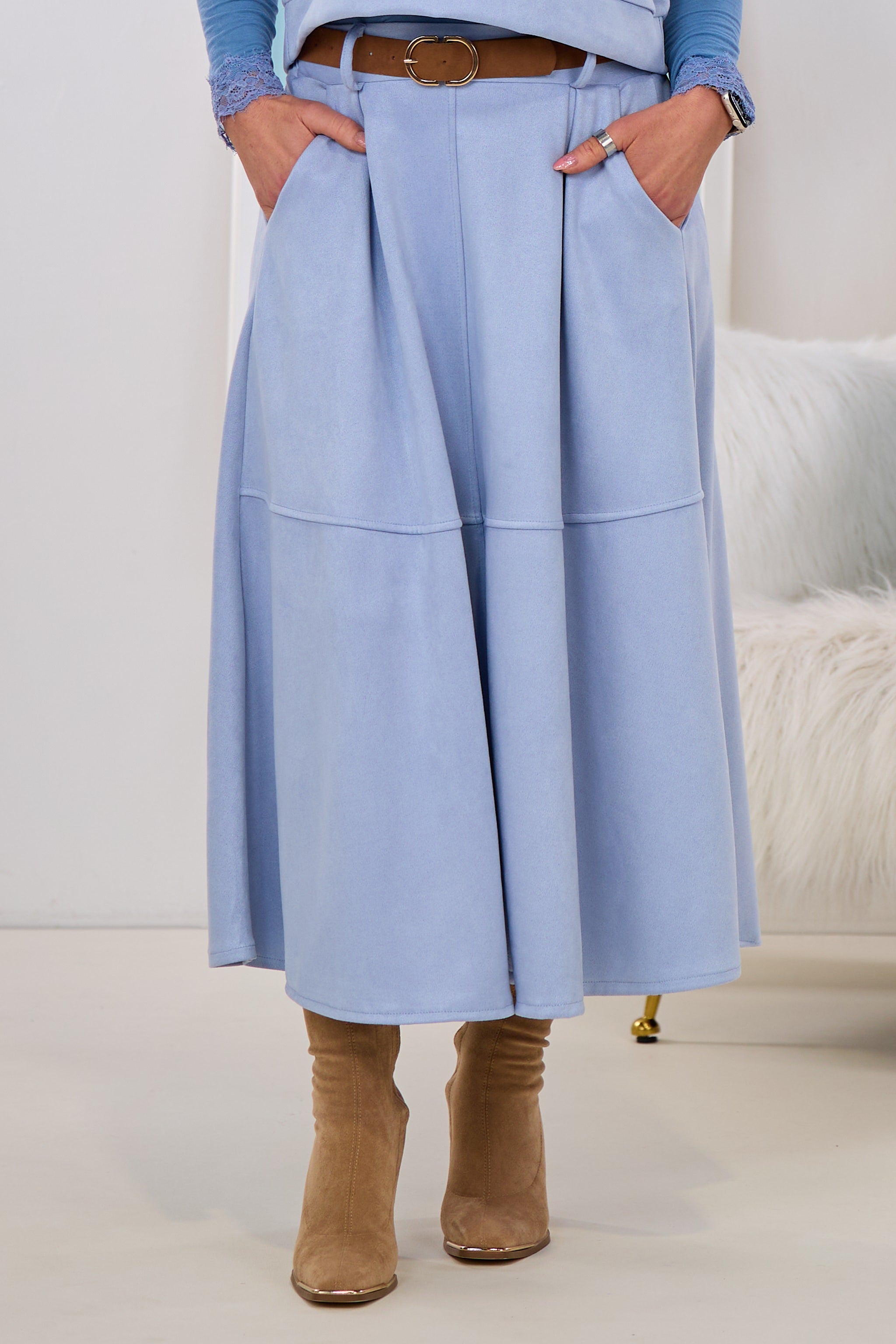 Glockiger Rock in Velour-Optik, hellblau