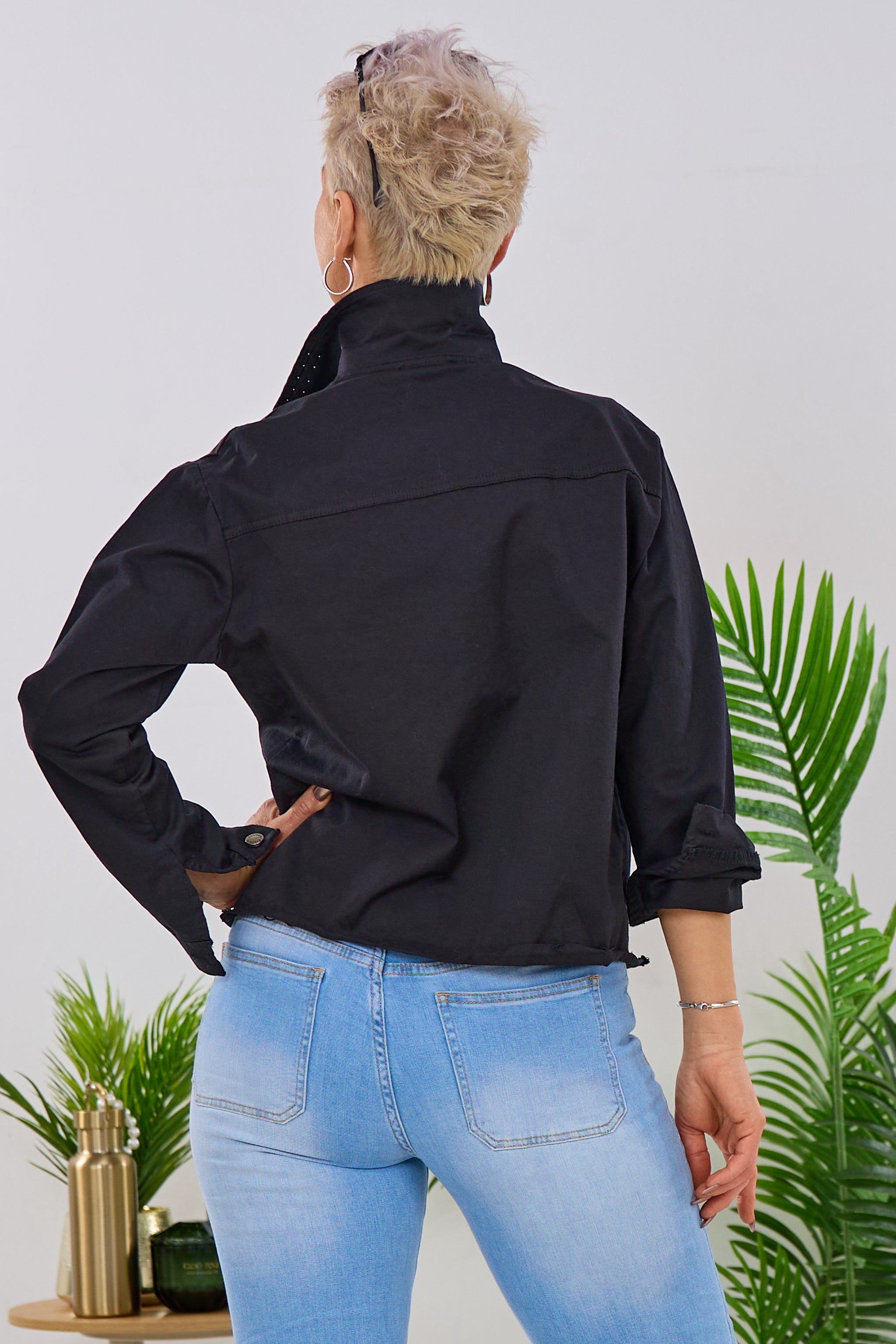 Hemdbluse mit Nieten, schwarz-silber