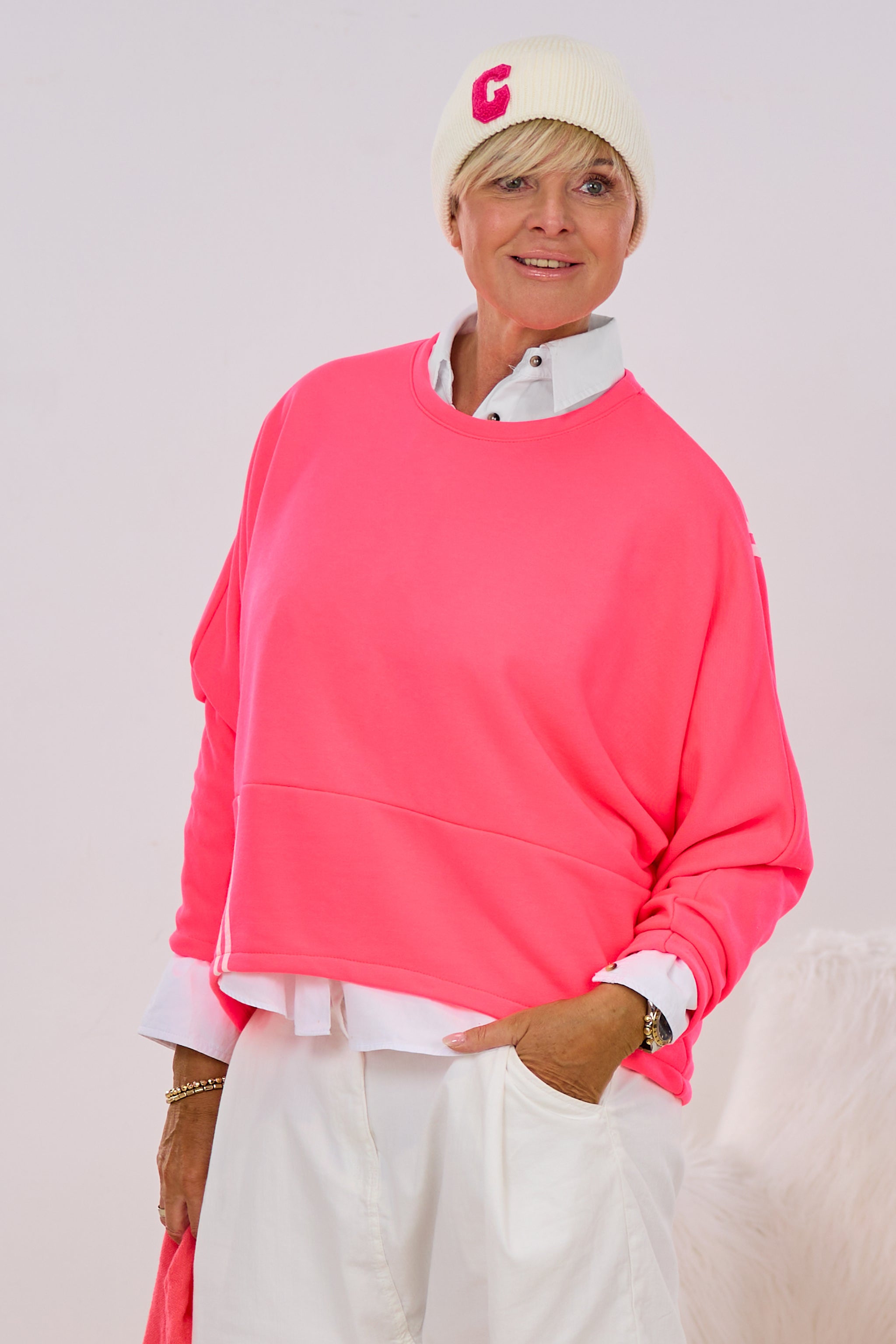 Cropped Sweaty mit Kontraststreifen, neon pink-weiß