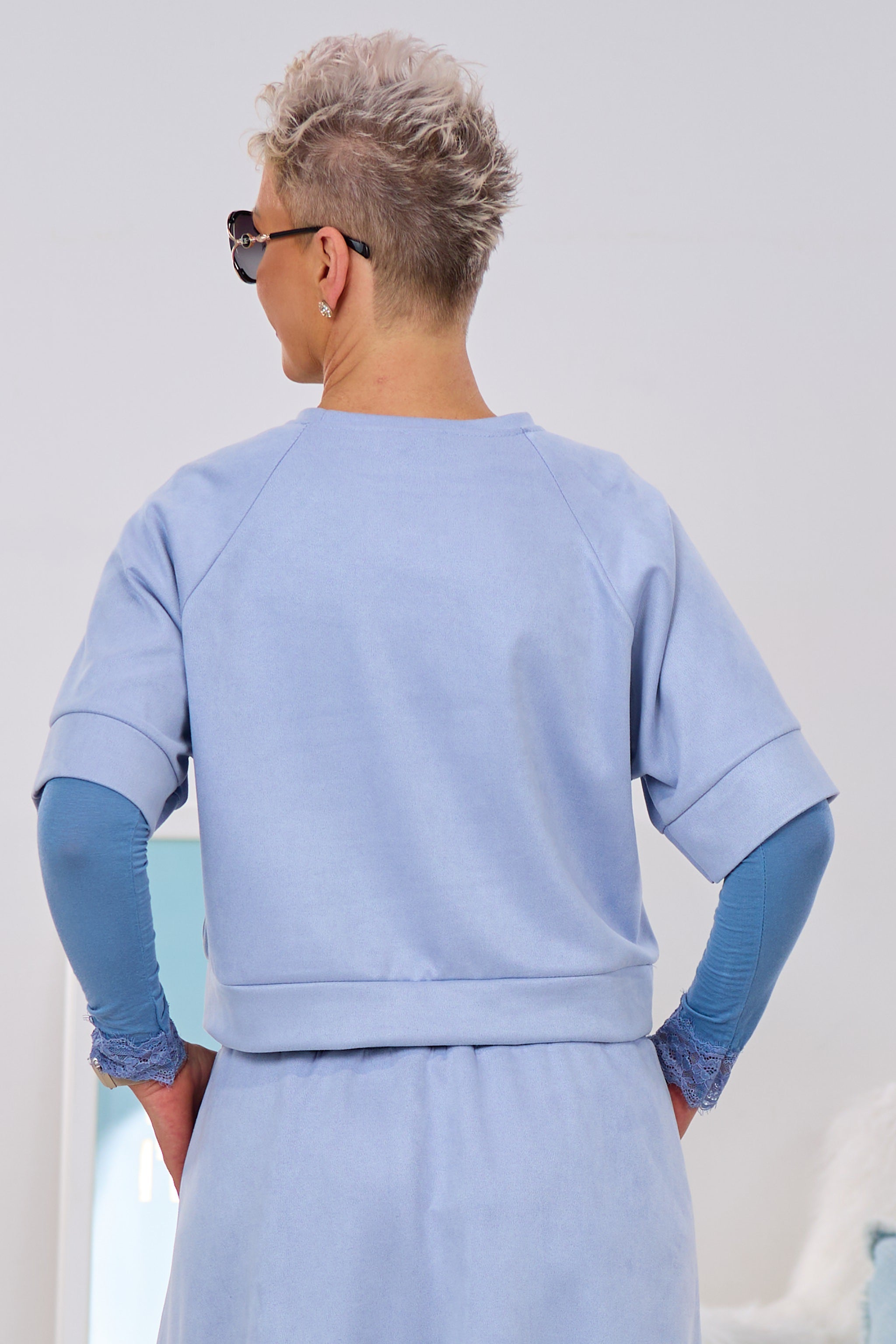 Shirt in Velour-Optik mit Raglanärmeln, hellblau