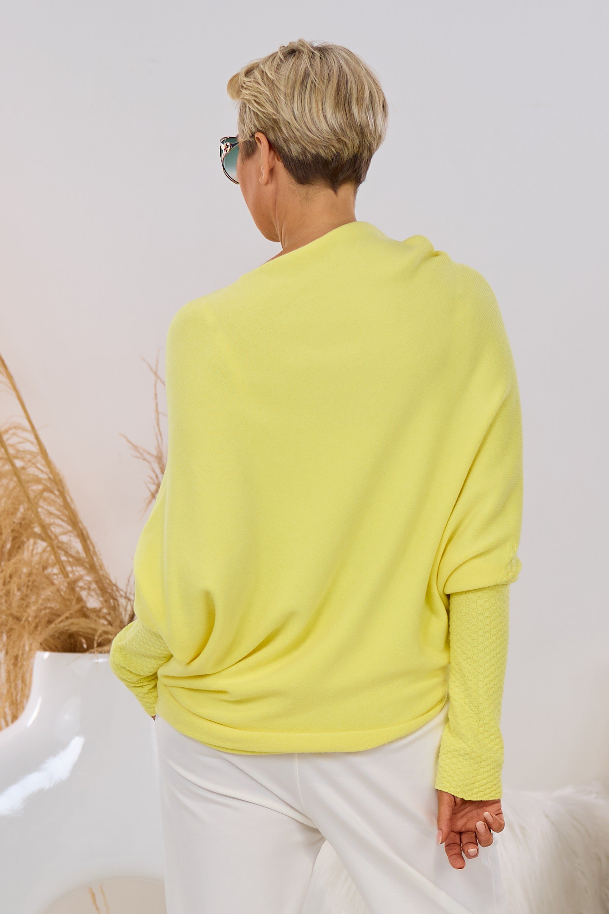 asymmetrischer Pulli mit Fledermausärmeln, gelb