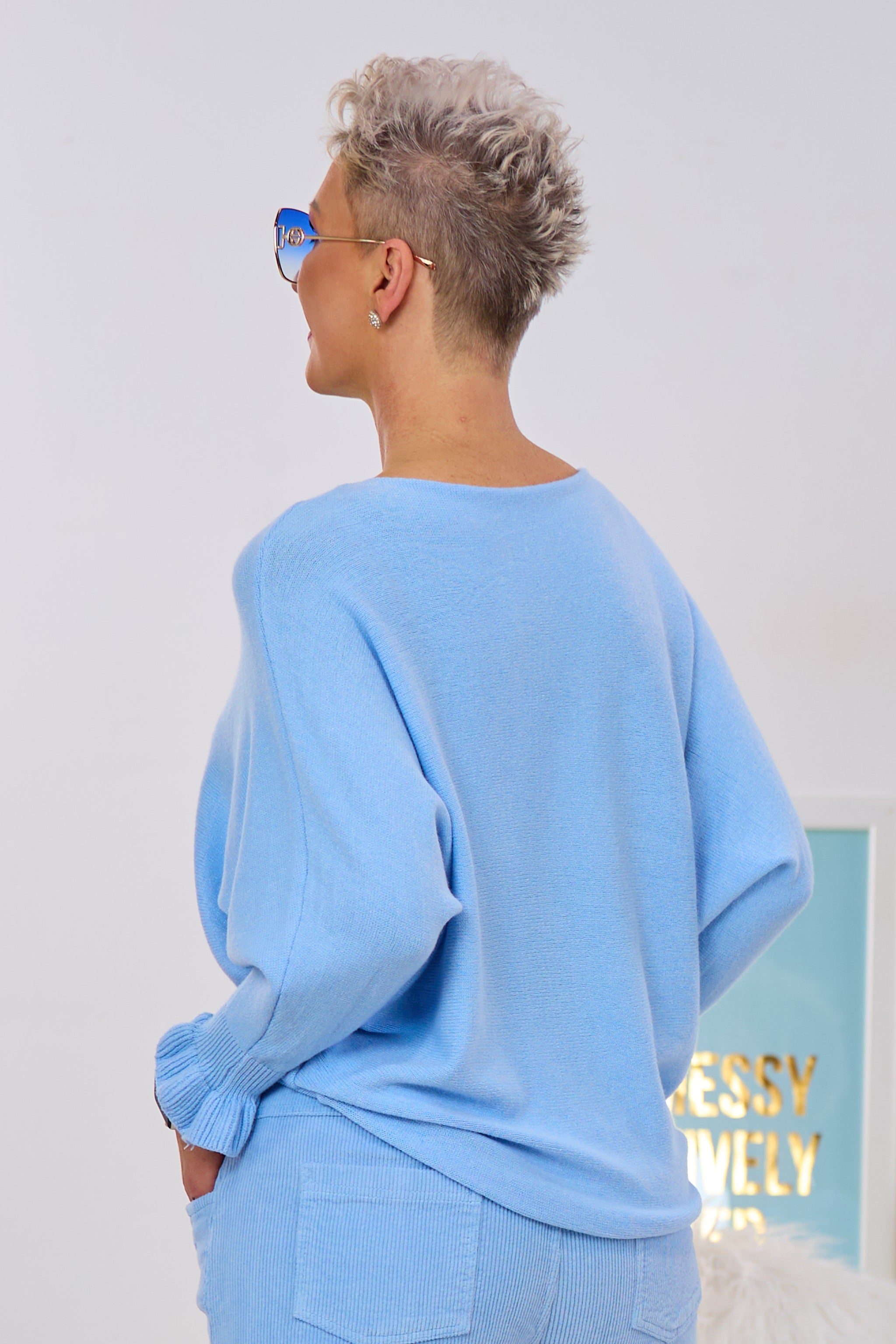 Strickpulli mit Rüschenärmeln, hellblau
