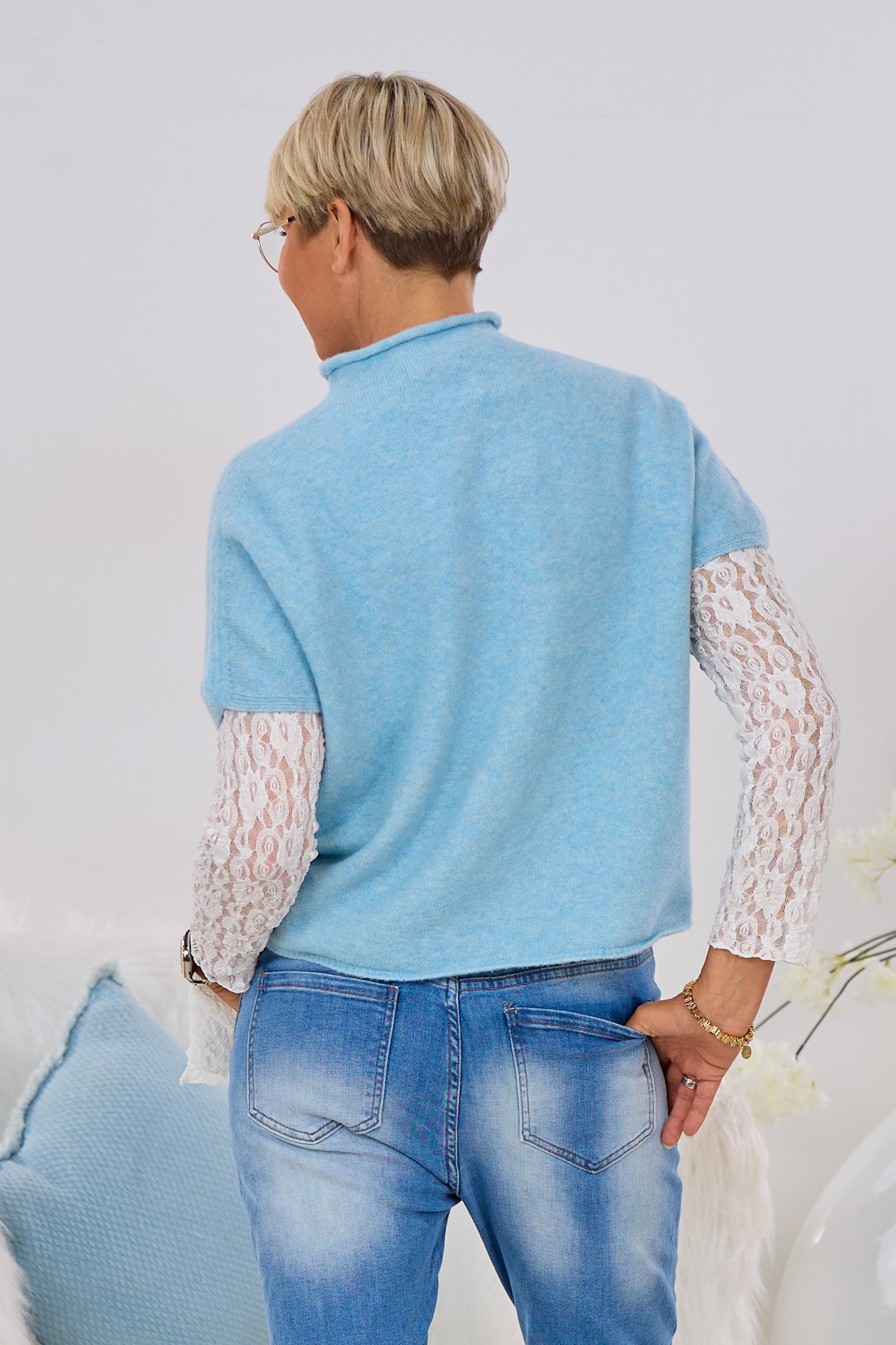 Kuscheliger Pullunder mit Stehkragen, hellblau