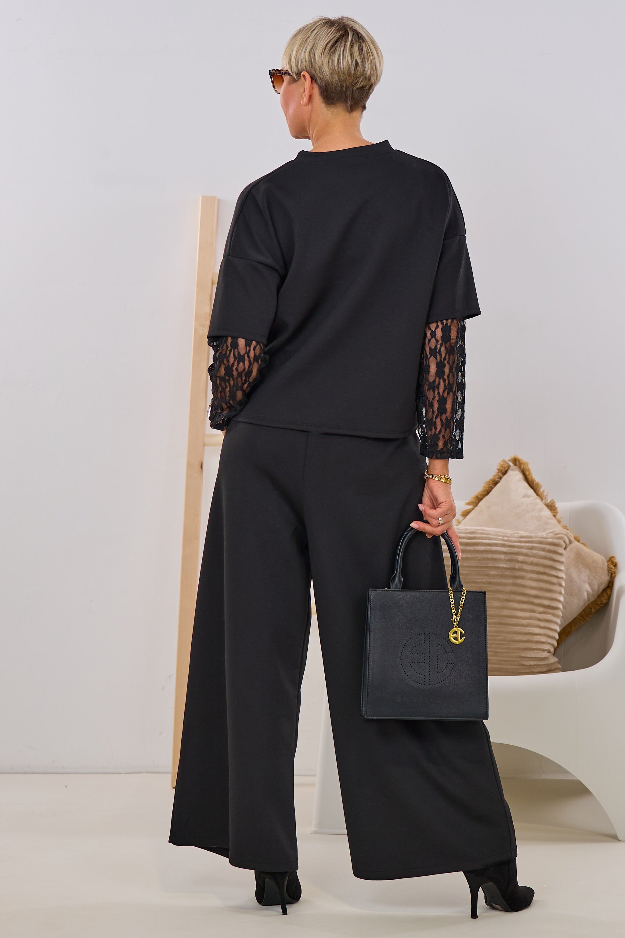 Cozy-Shirt mit Spitzen-Ärmeln, schwarz