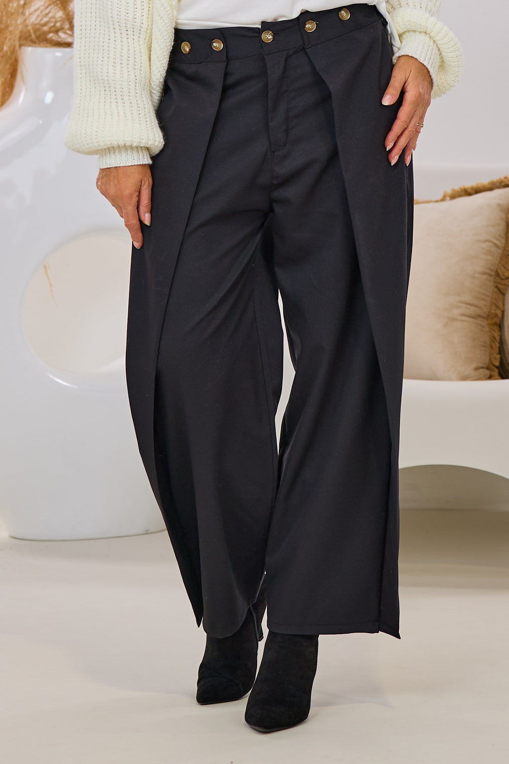Stoffhose mit Überschlägen, schwarz