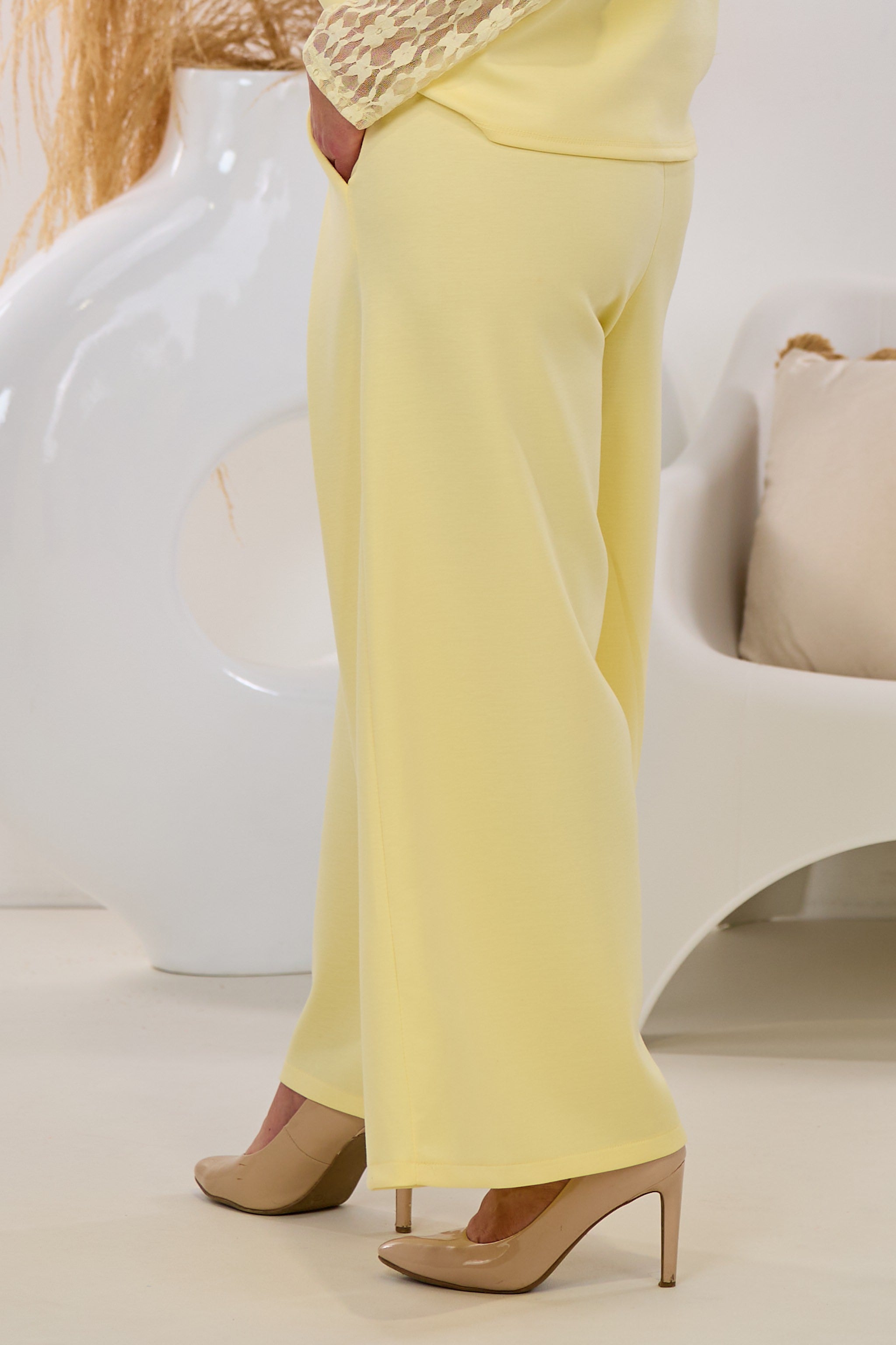 Cozy Hose mit weiten Kellerfalten, gelb