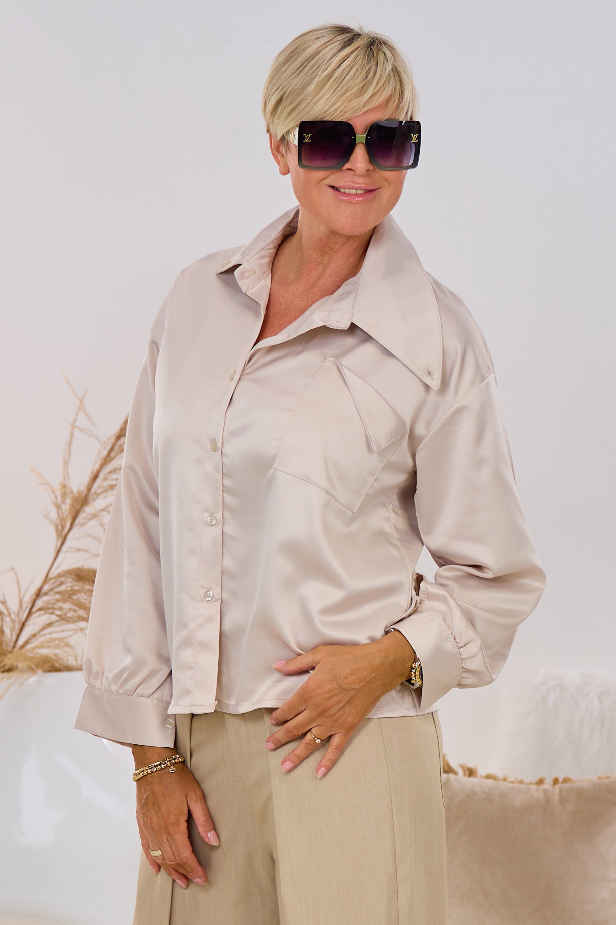 Bluse mit asymmetrischem Kragen, champagner