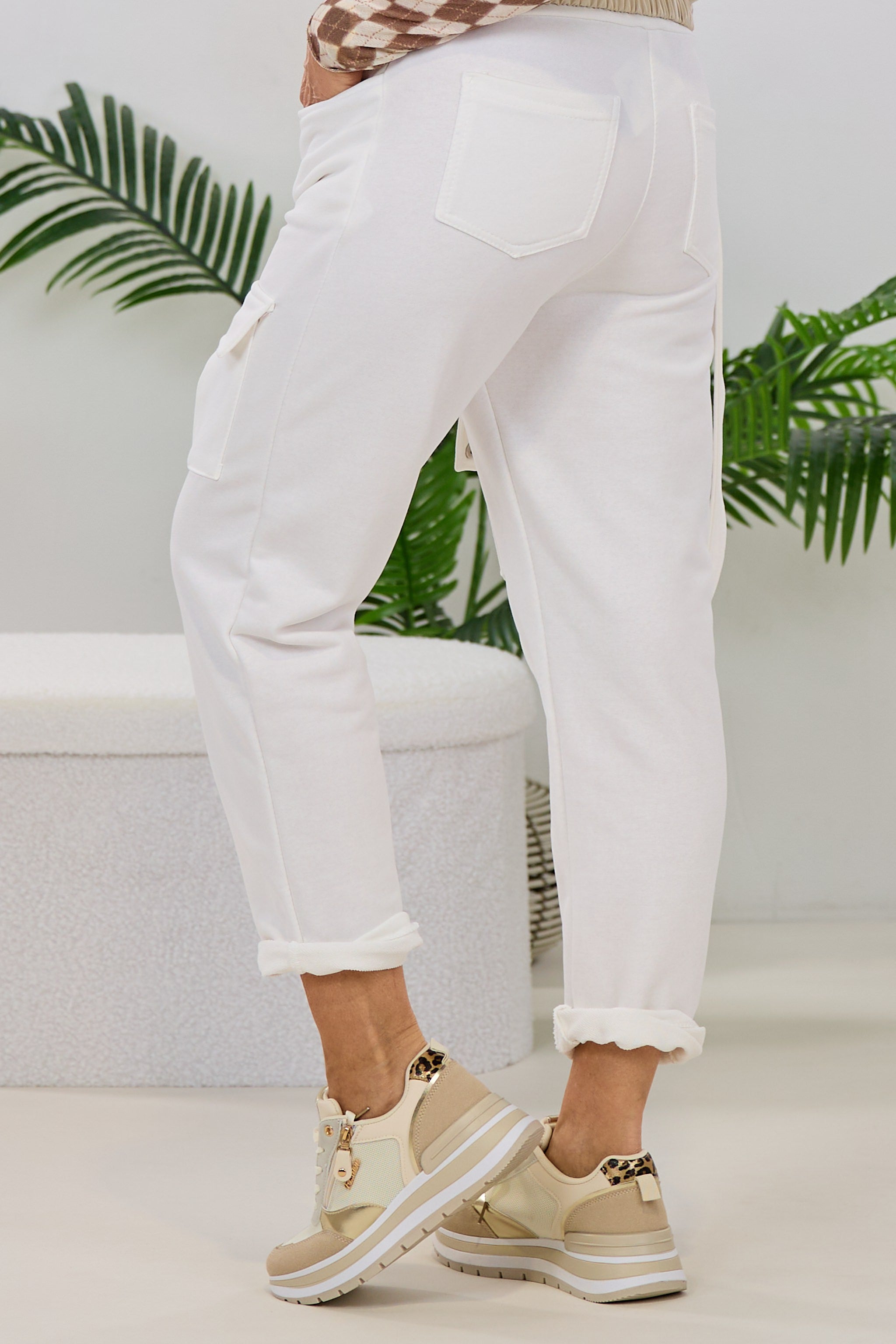 Hose mit Cargo-Taschen, ecru