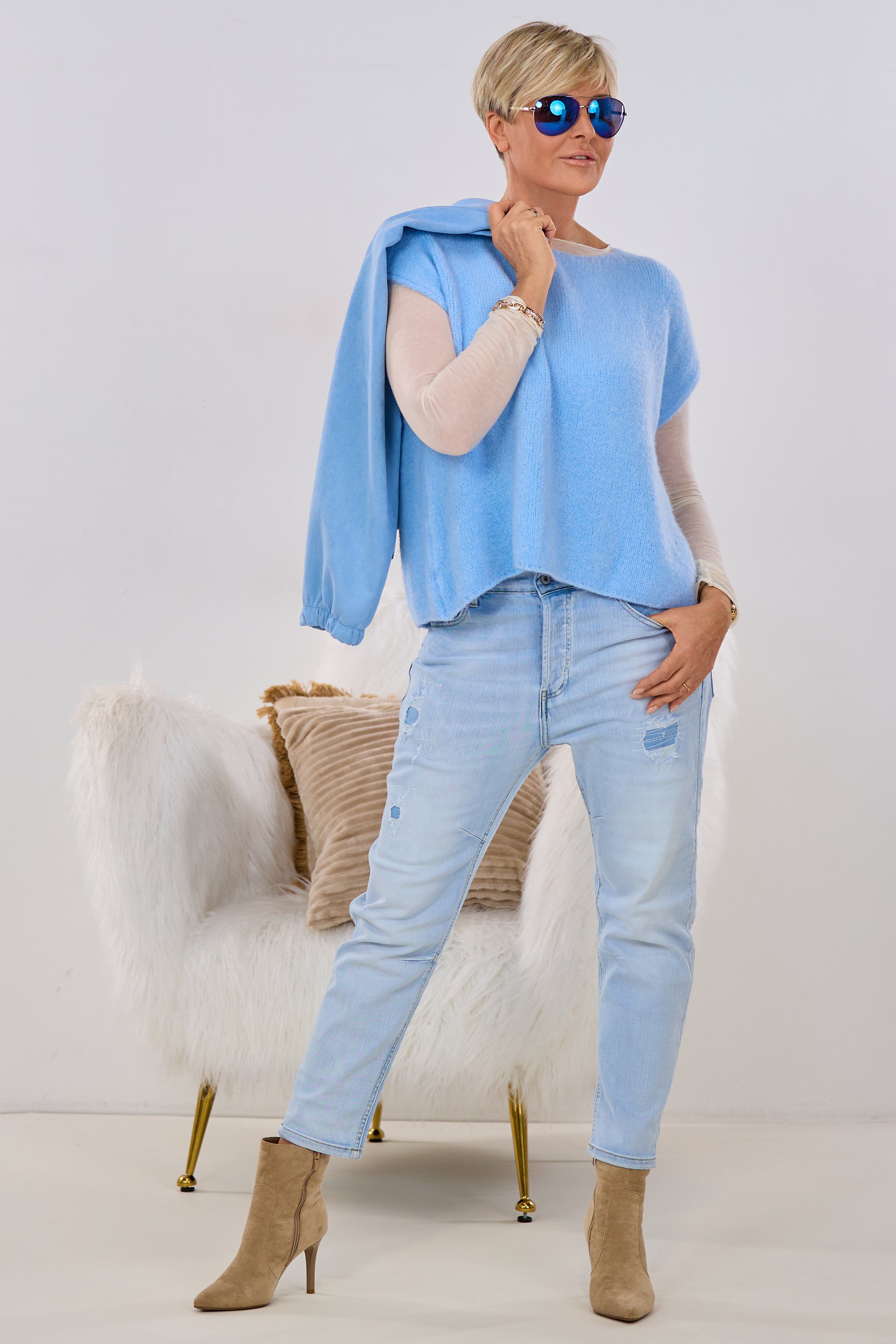 Weiter, weicher Pullunder, hellblau