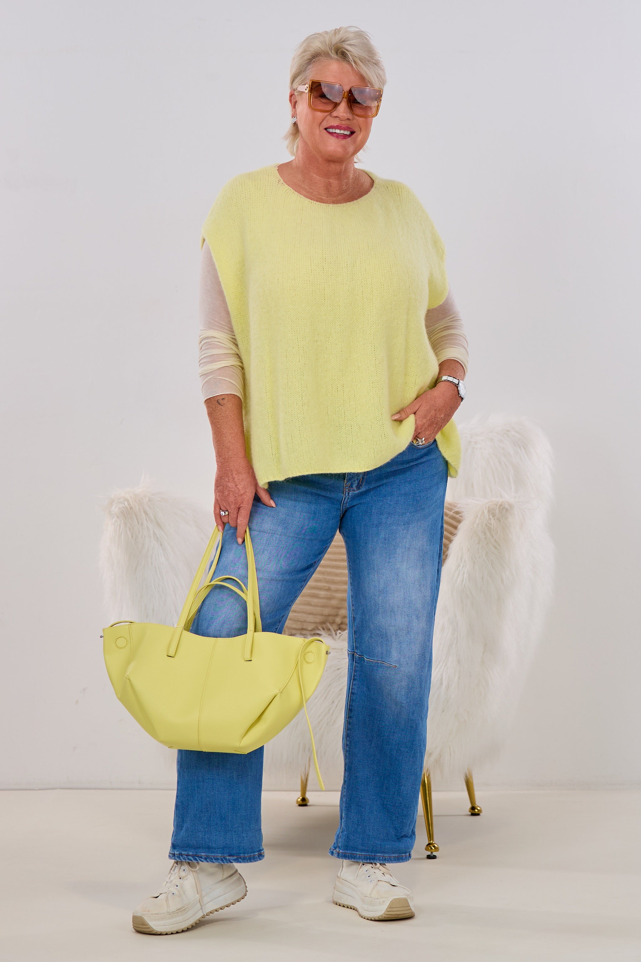 Weiter, weicher Pullunder, gelb