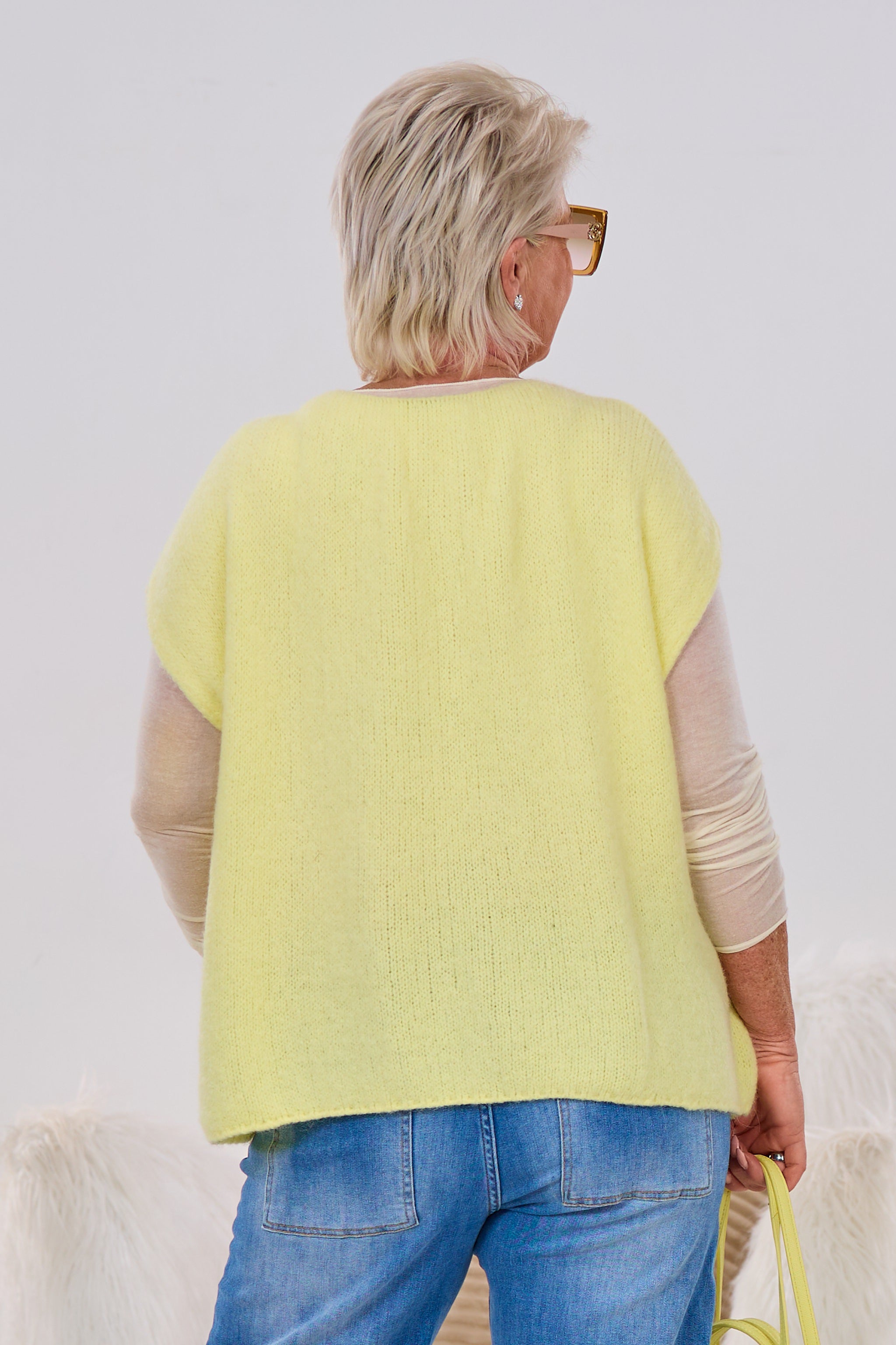 Weiter, weicher Pullunder, gelb