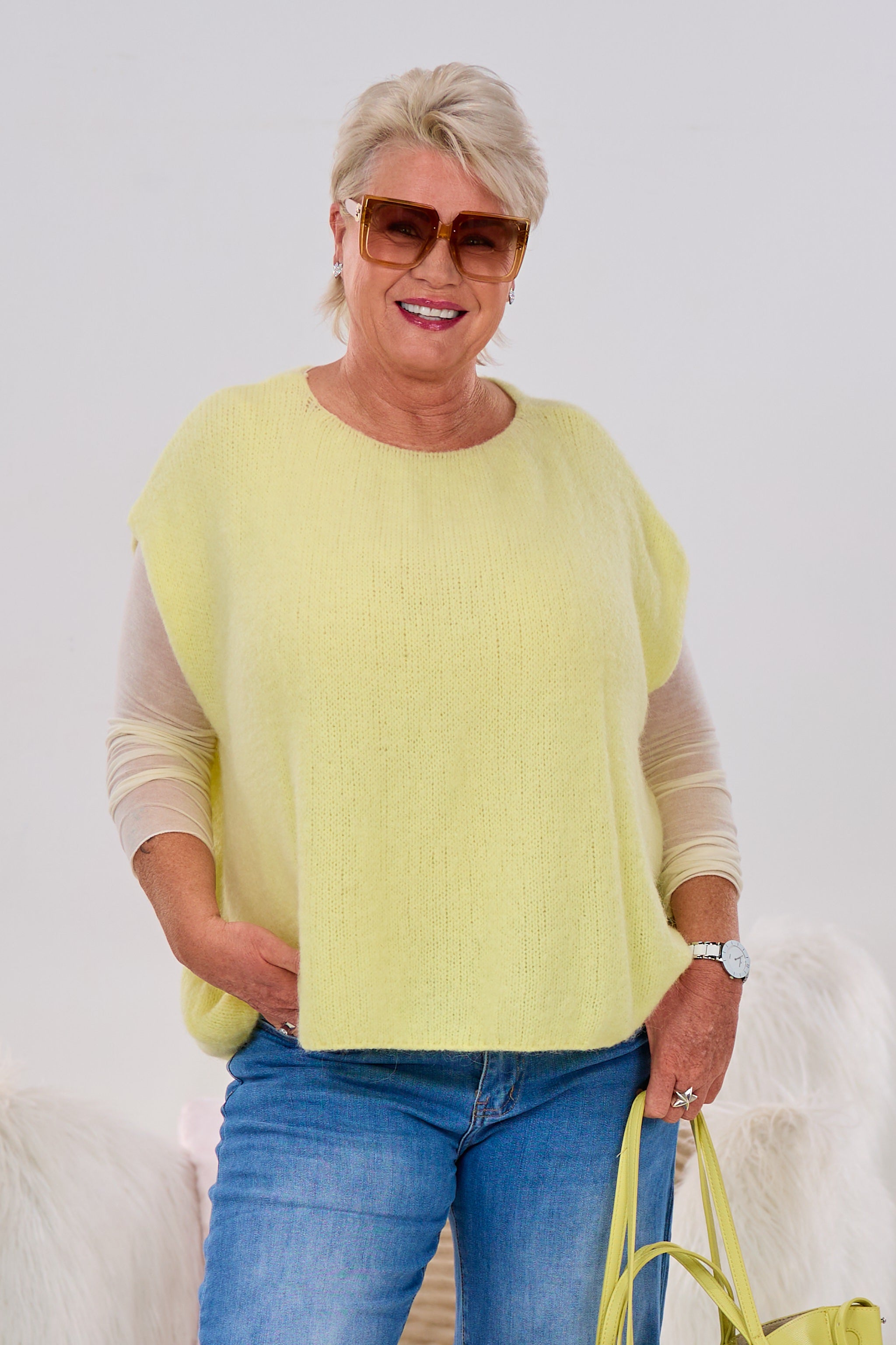Weiter, weicher Pullunder, gelb