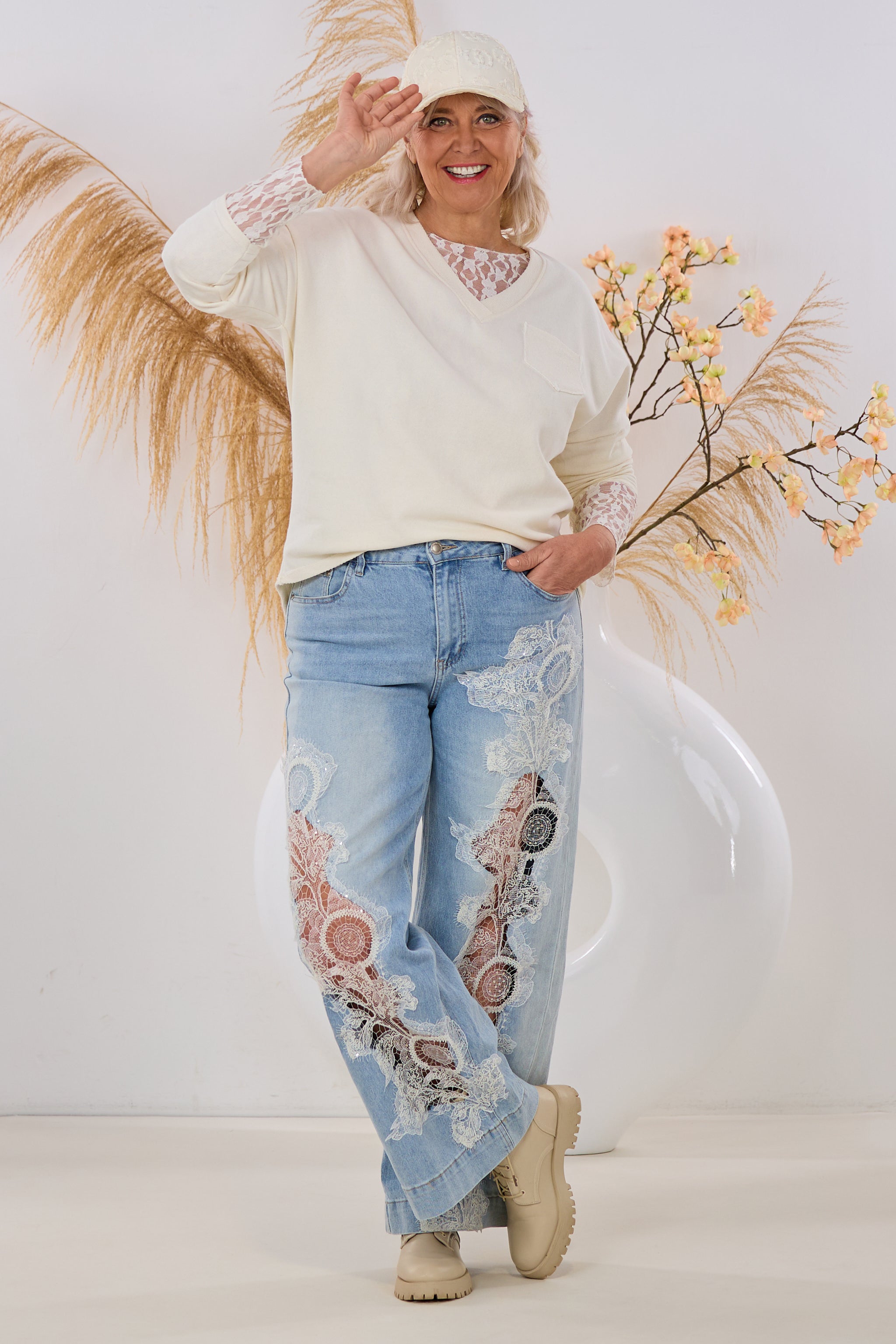 Leichtes Sweaty mit kleiner Tasche, creme