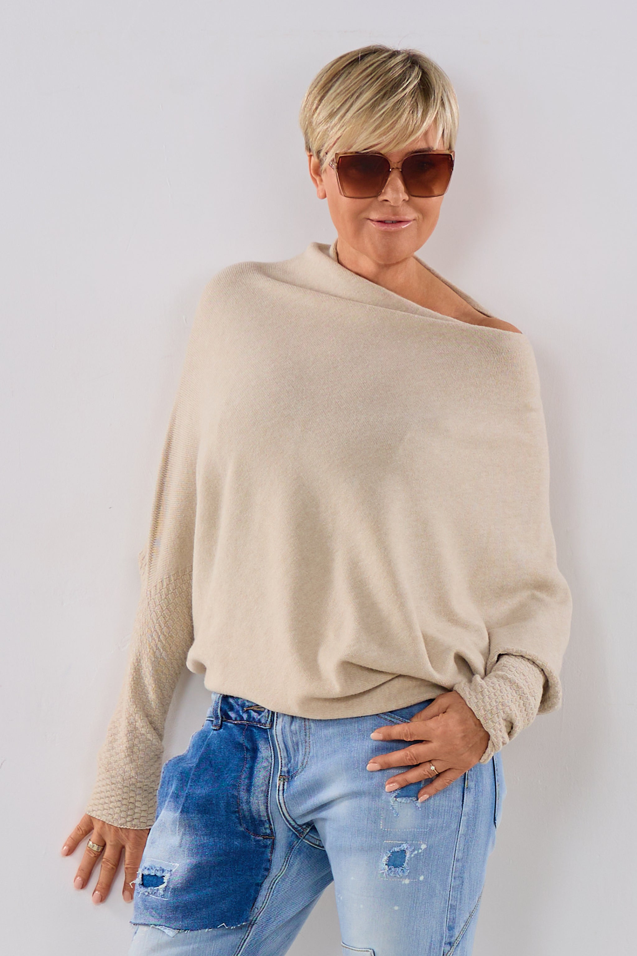 asymmetrischer Pulli mit Fledermausärmeln, beige
