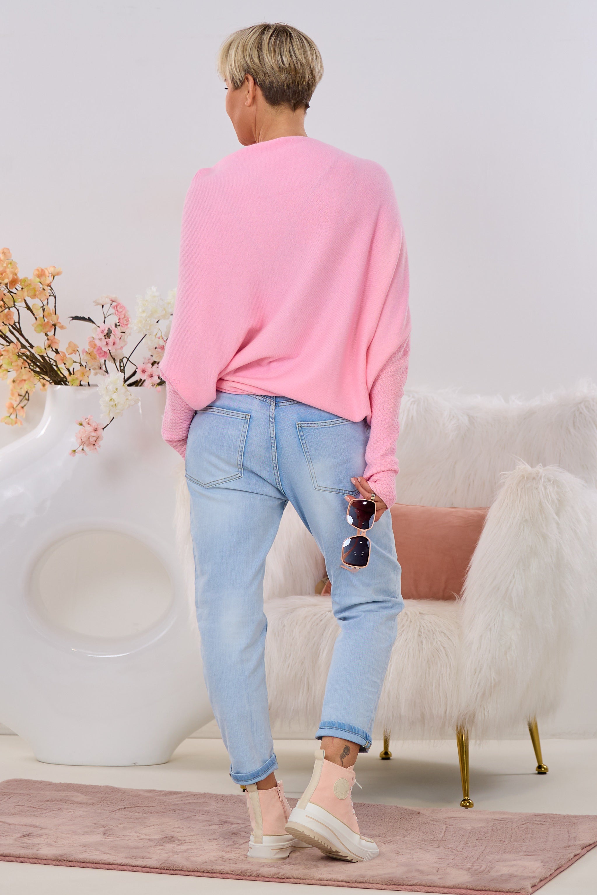 asymmetrischer Pulli mit Fledermausärmeln, rosa