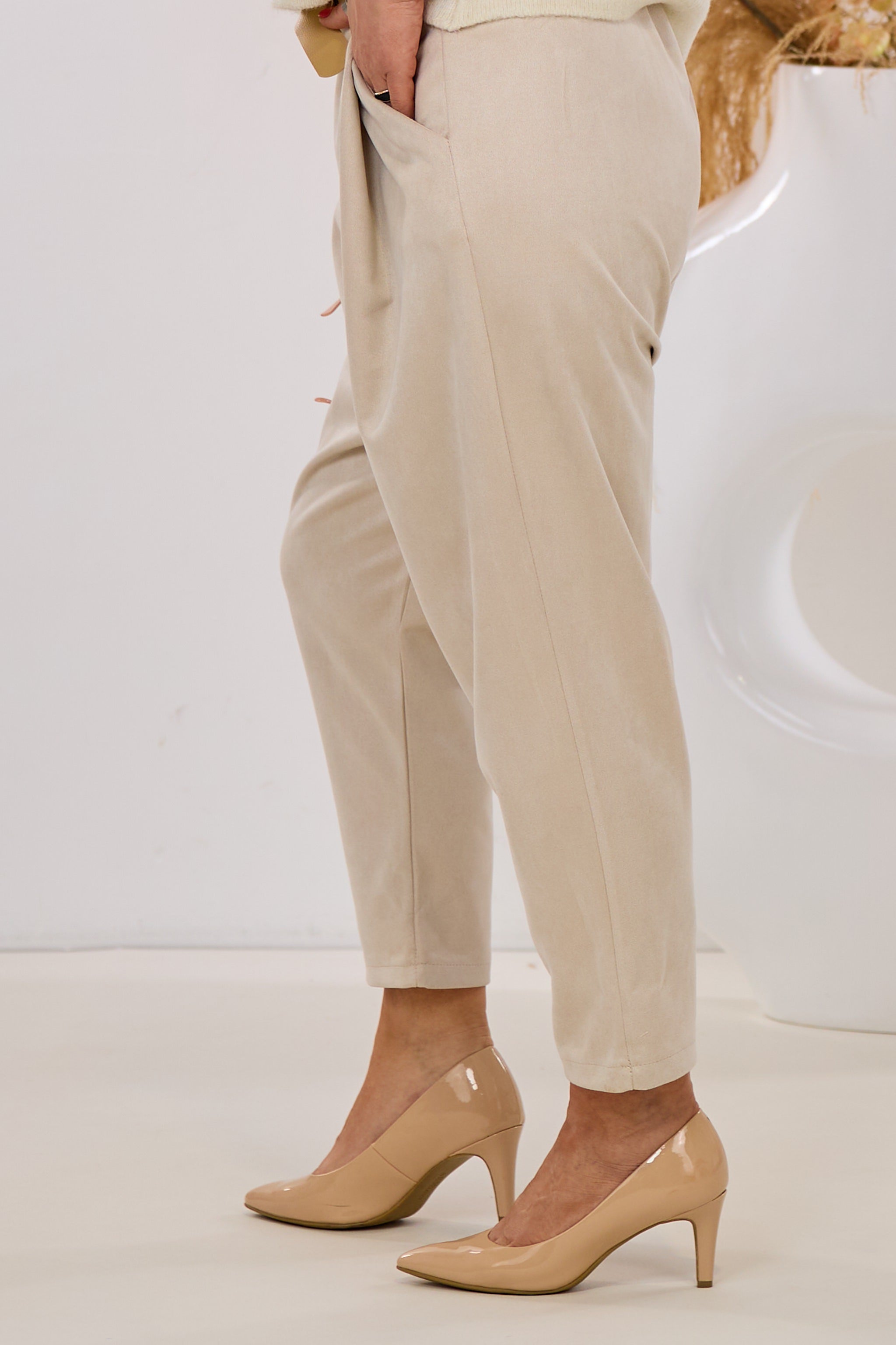 Elegante Baggy mit Gürtel, beige