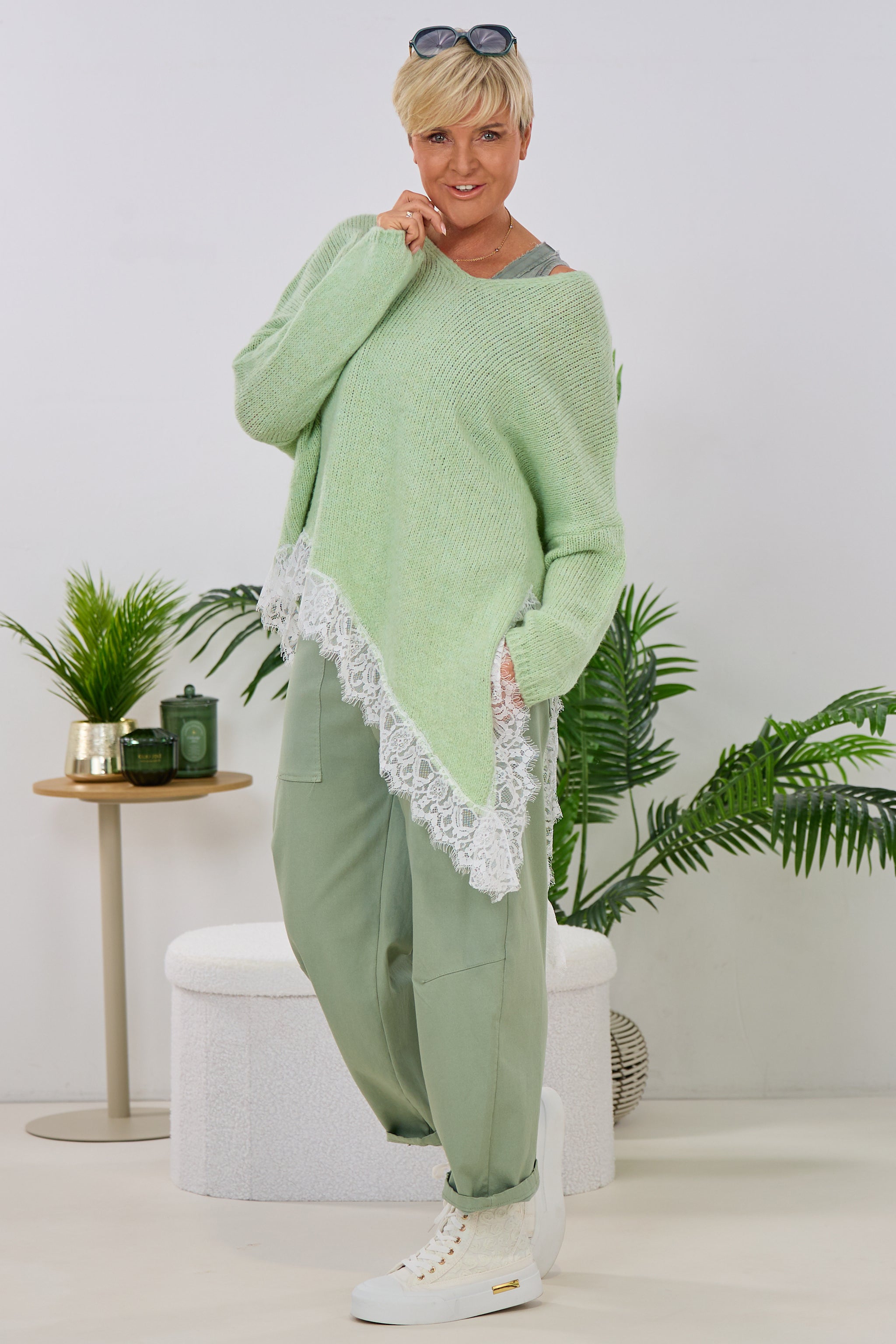Asymmetrischer Strickpulli mit Spitze, lindgrün