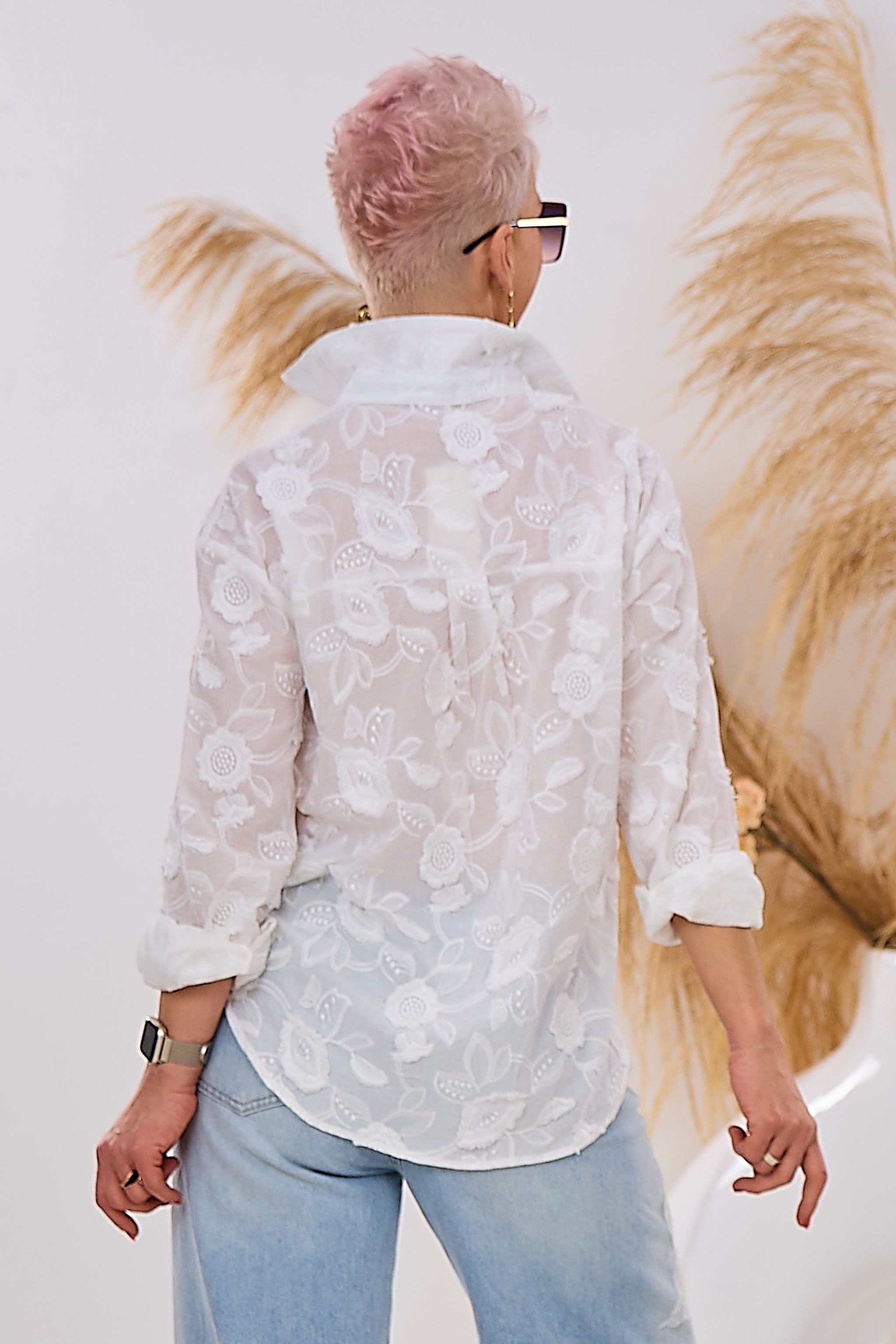 Bestickte Bluse mit großen Blumen, weiß