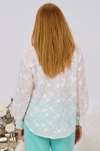 Bestickte Bluse mit kleinen Blumen, weiß