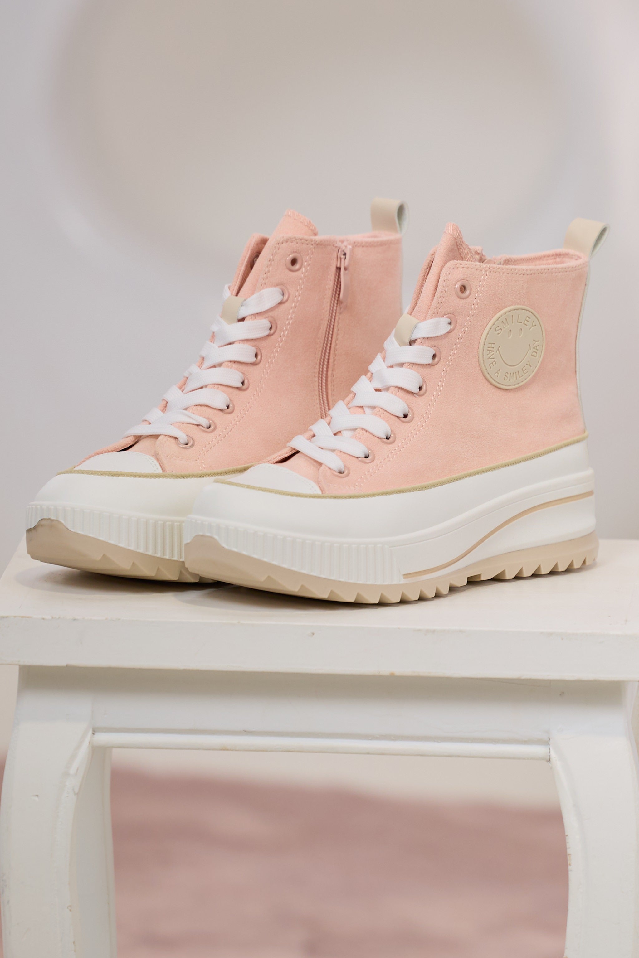 High Sneaker mit Badge und Reißverschluss, rosé