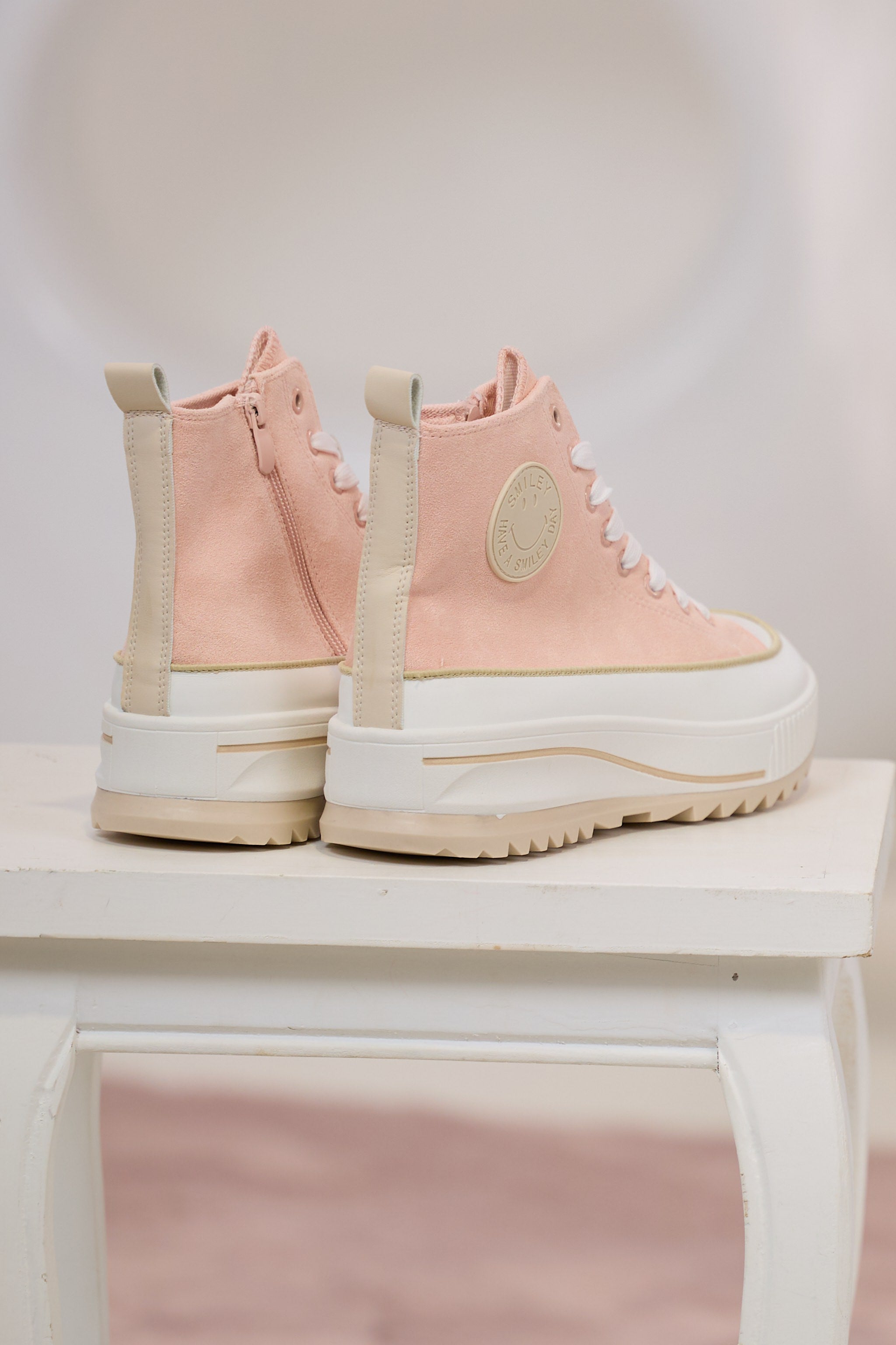 High Sneaker mit Badge und Reißverschluss, rosé