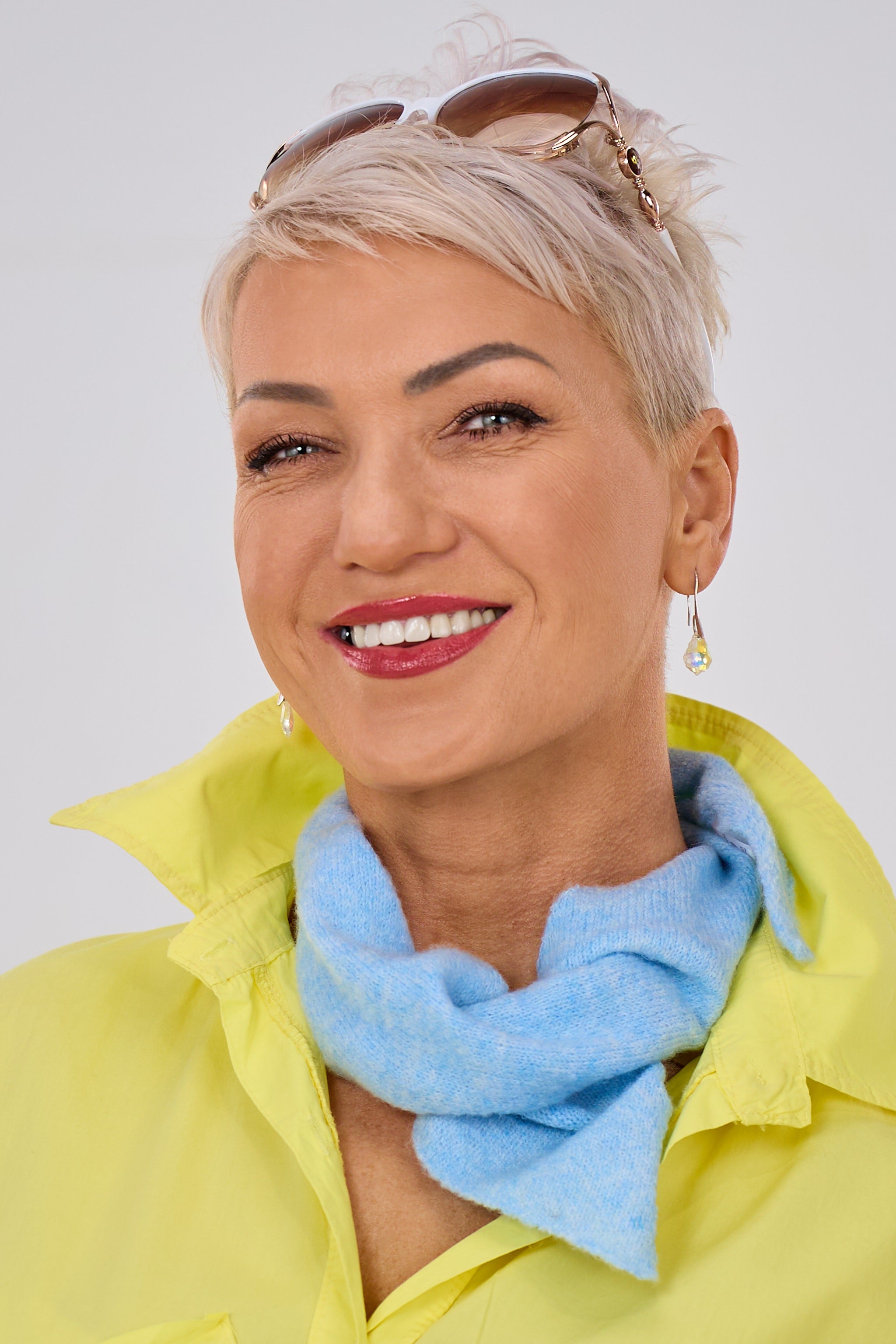 Kleiner Dreiecksschal, hellblau-meliert