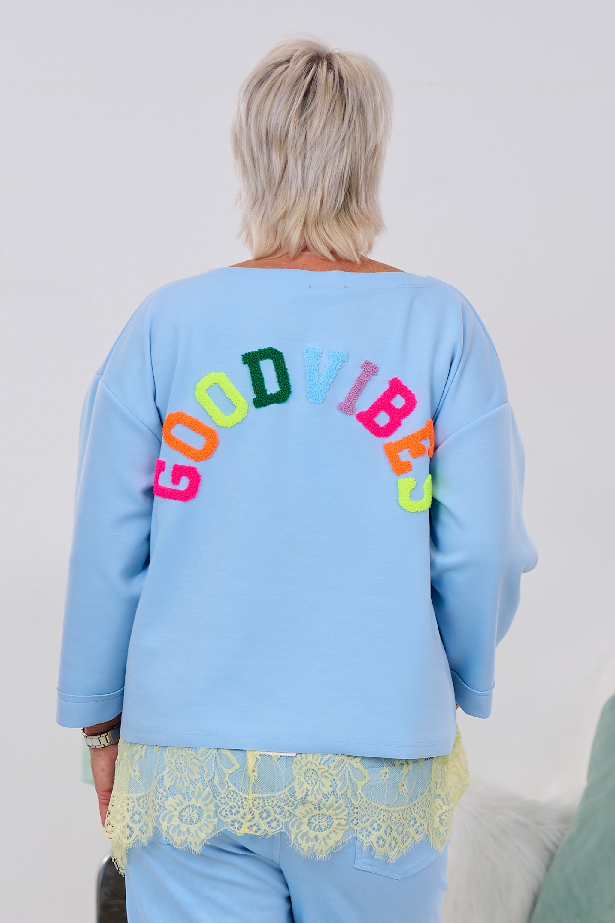 Cozy-Shirt mit GOODVIBES-Flock, hellblau